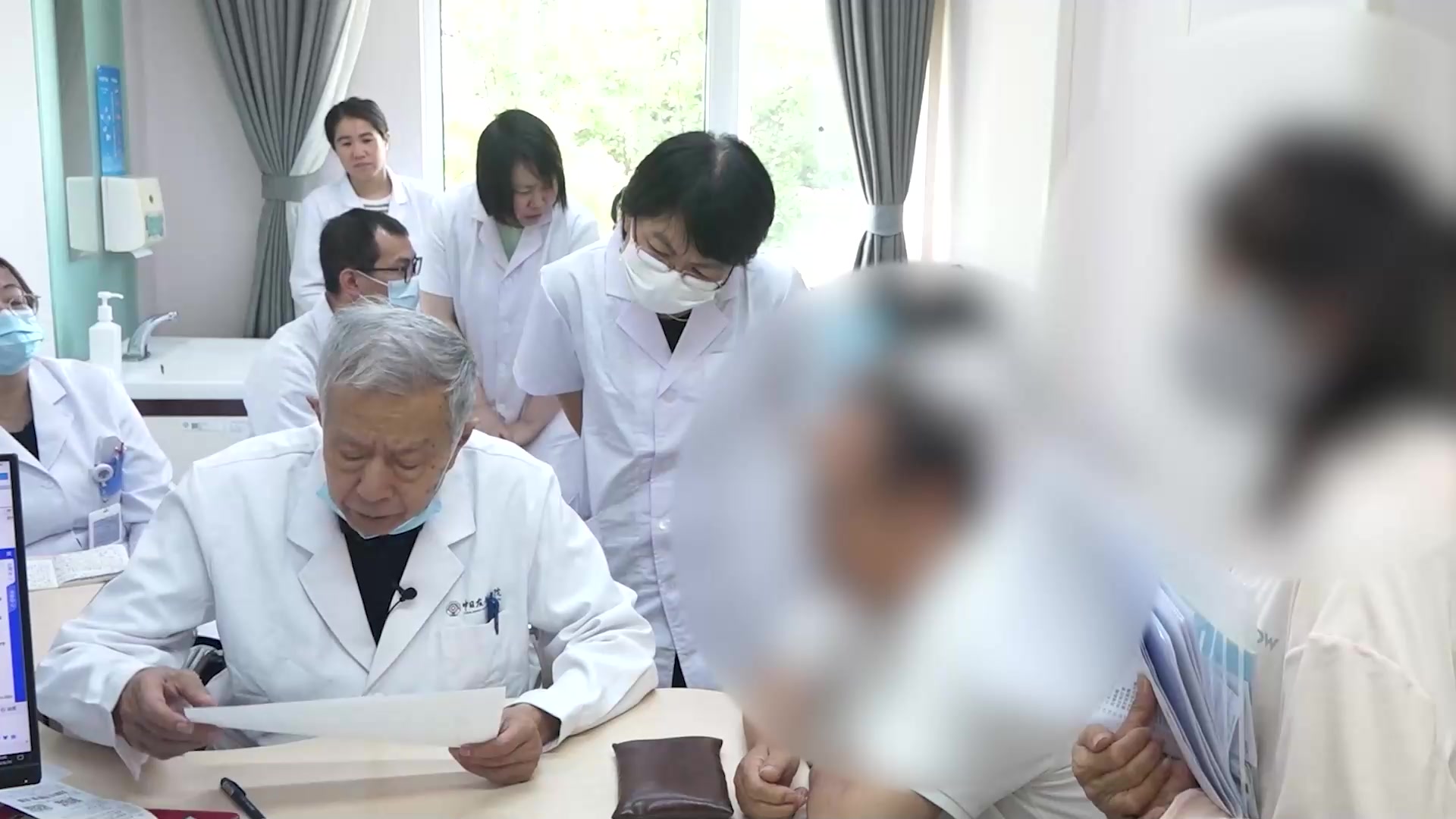 胃火炽盛：69岁冠心病糖尿病男性牙龈肿痛之泻黄散清胃法