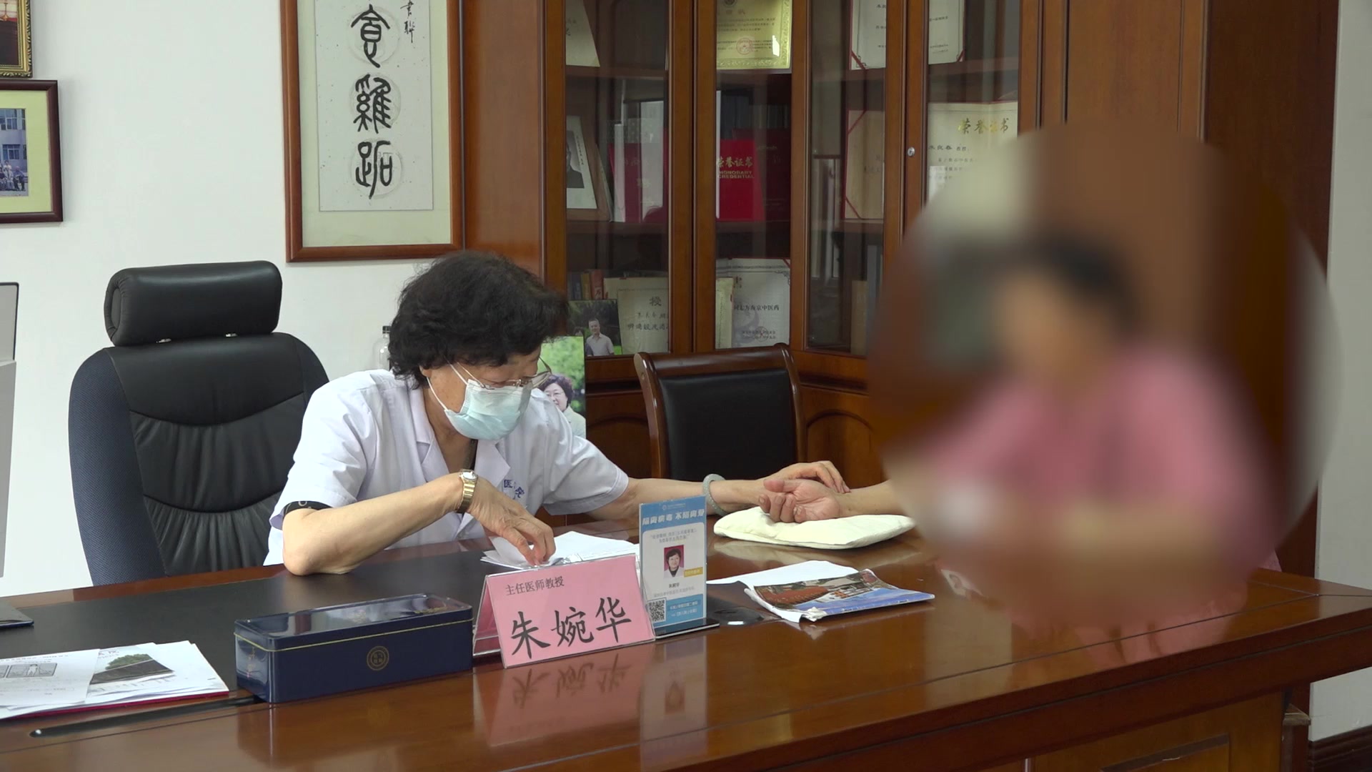 肝肾不足，筋脉失养：63岁女性颈椎退行性病变的康复理疗与功能锻炼