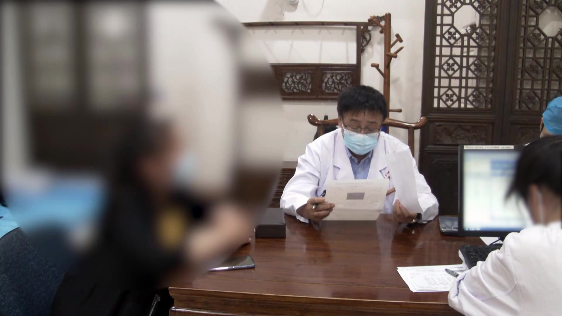 肝郁脾虚痰气交阻：48岁女性甲状腺结节咽堵打嗝的疏肝散结法