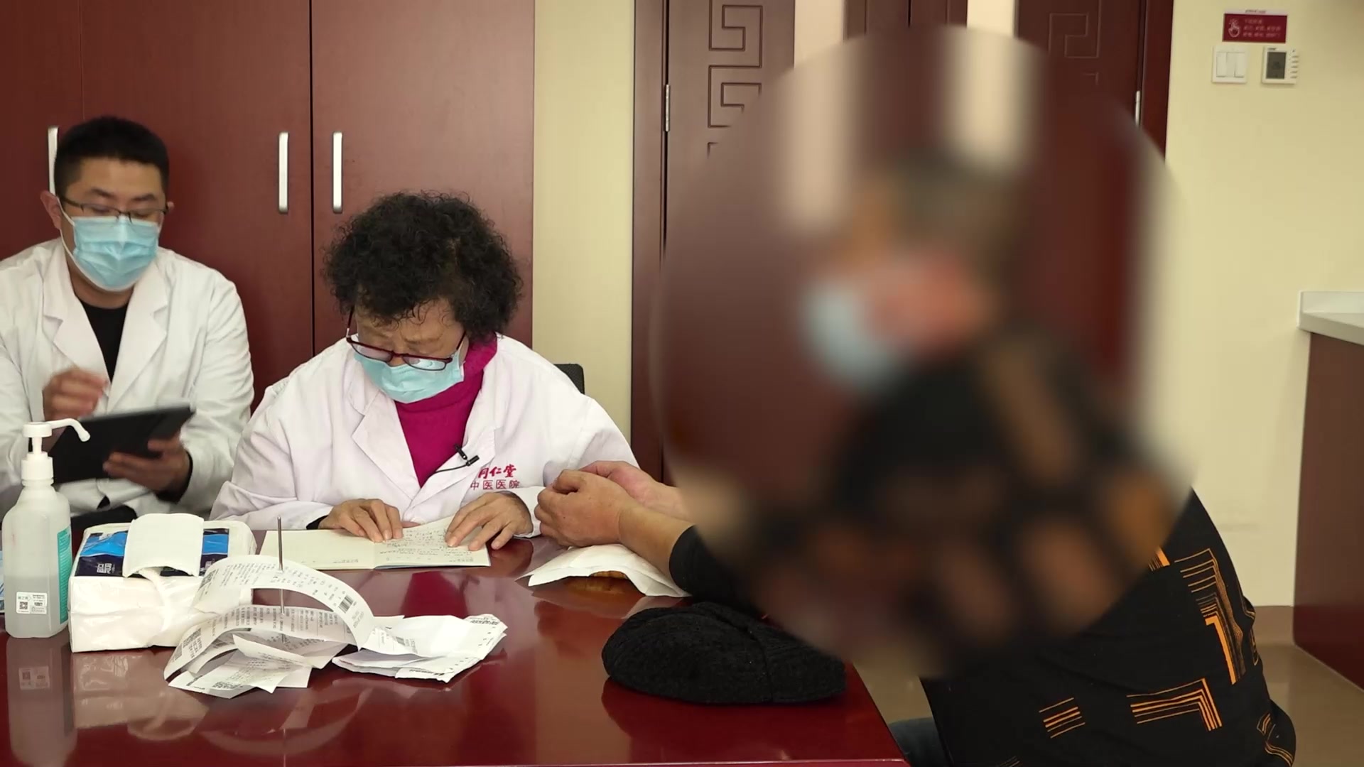 肾阴亏虚湿热内蕴：45岁男性高血压伴喉喑的滋阴降火活血通络法