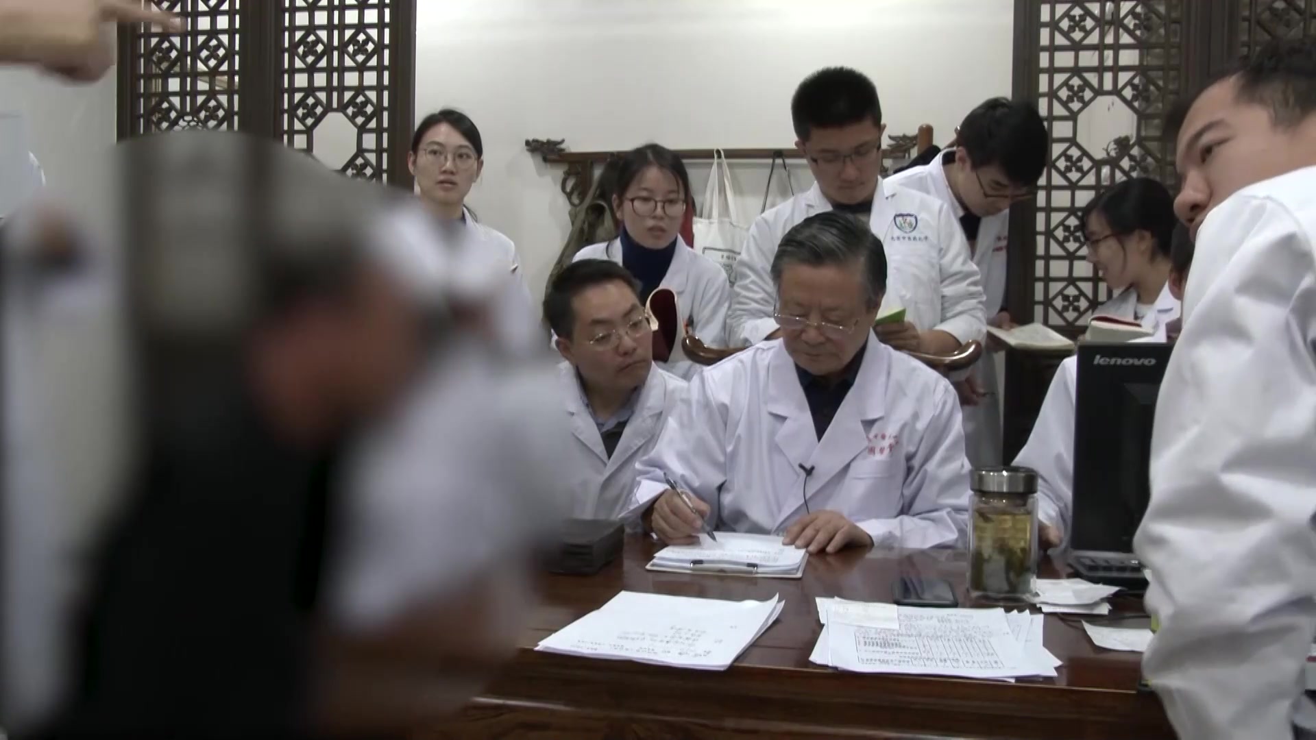 脾肾阳虚痰湿上蒙：42岁男性脑鸣伴头昏沉的温阳升清法