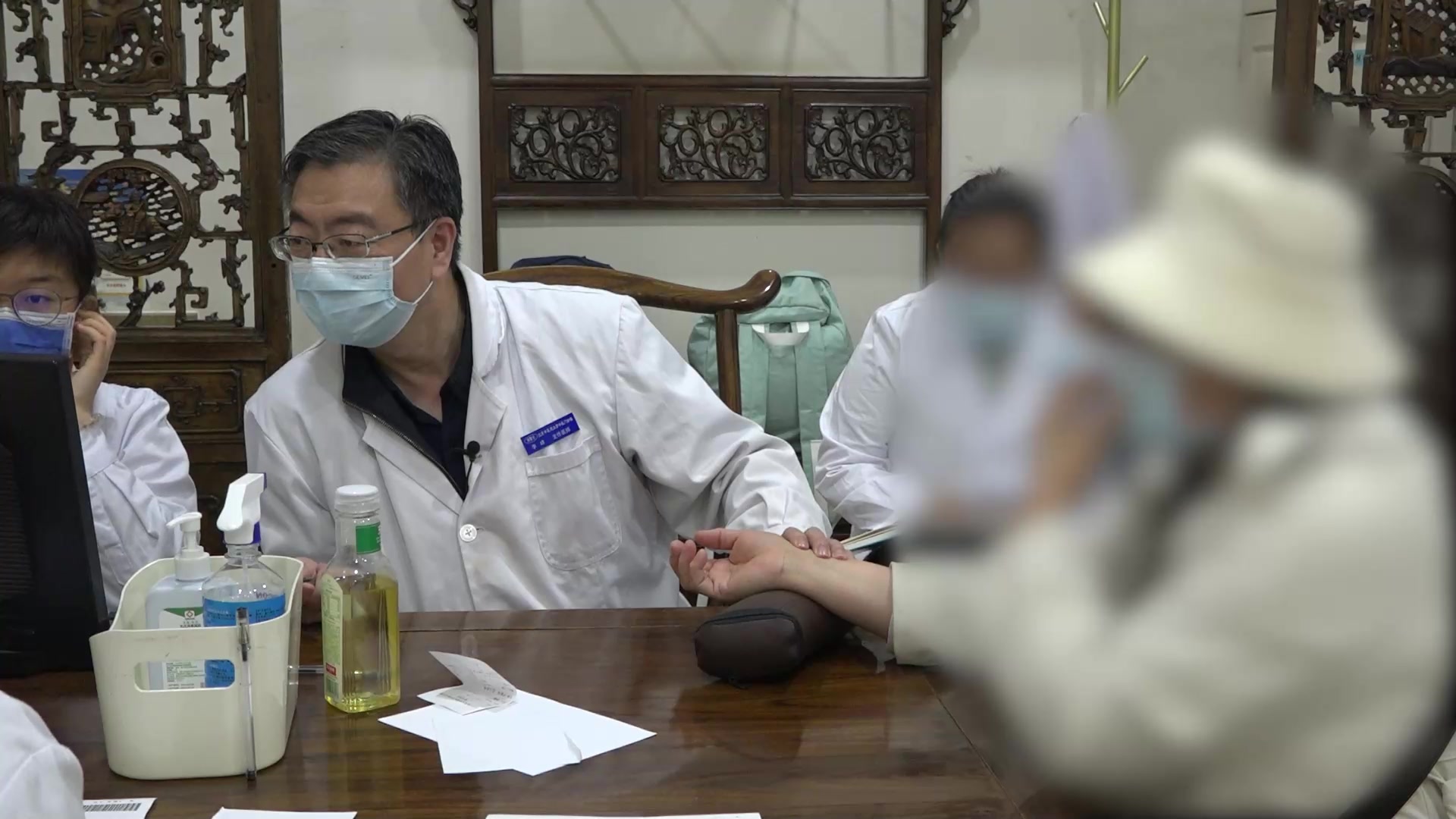 阴虚胃火上炎兼脾虚湿滞：60岁女性舌热反酸胃热的清胃泻火理气法