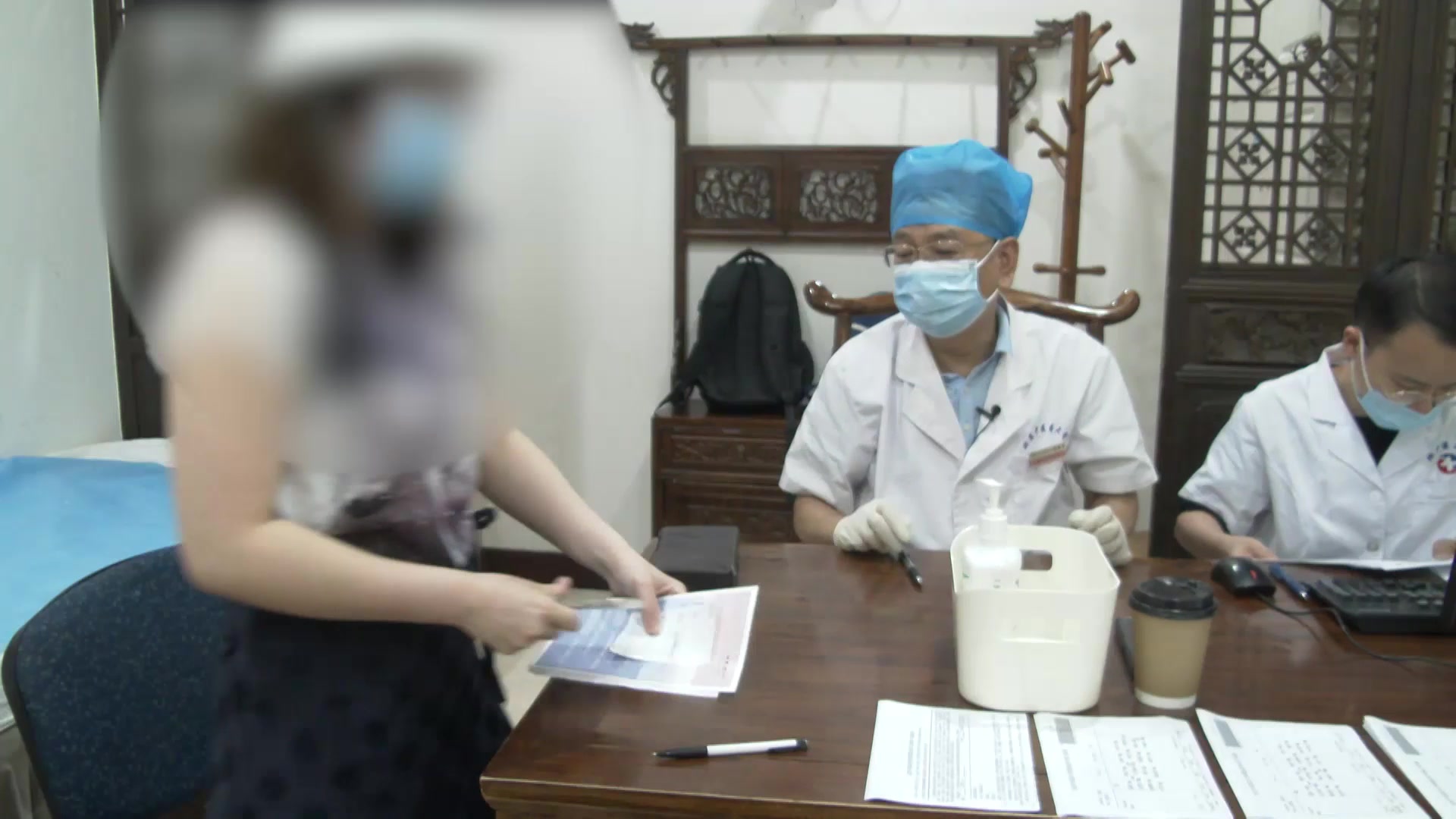 肝郁痰热内扰：37岁郁病患者晨起烘热纳差的柴胡加龙牡温胆汤加减
