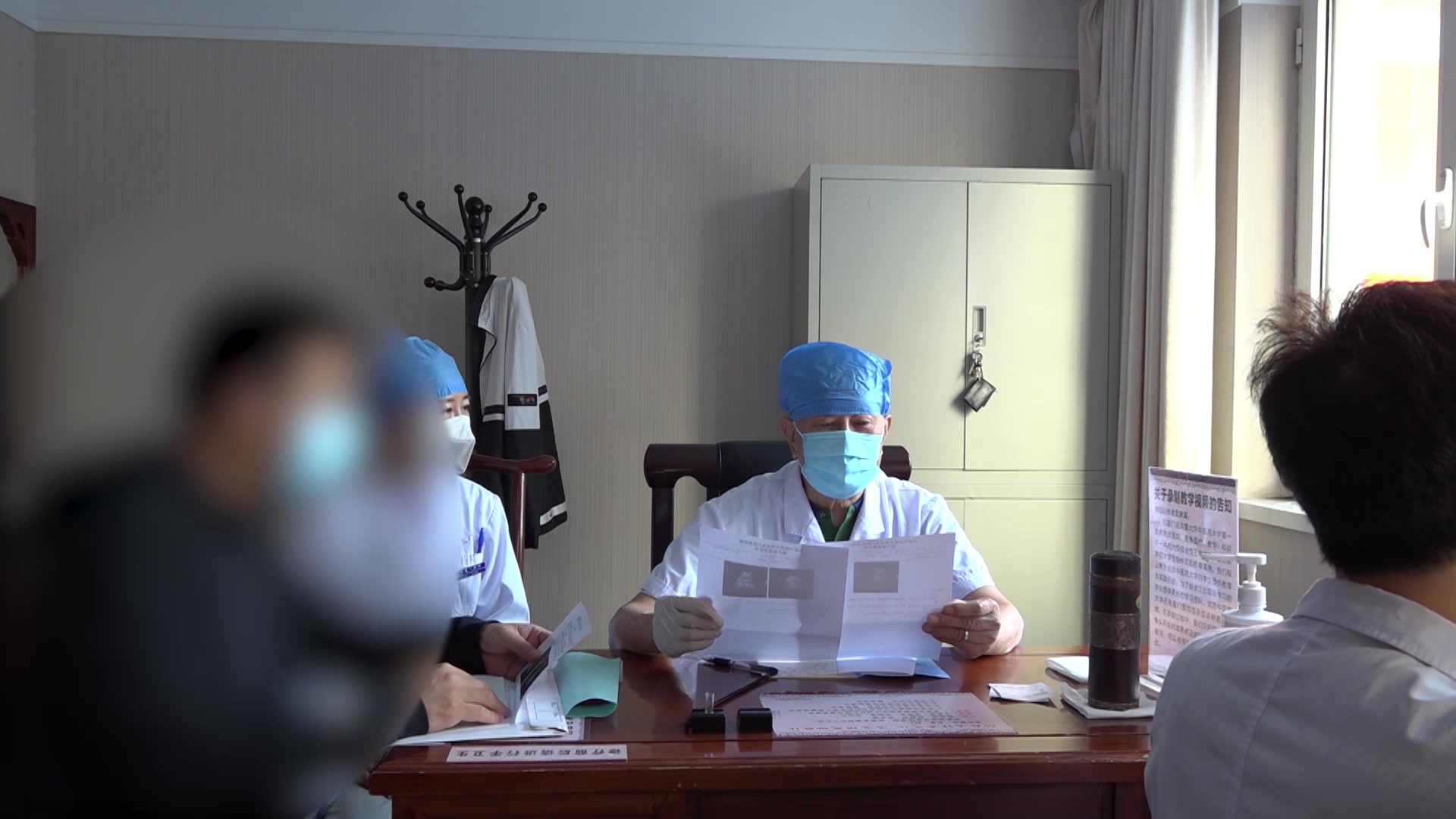 湿热内蕴肝胆失疏：45岁男性胆囊结石肝区胀痛的四金汤清热利湿法