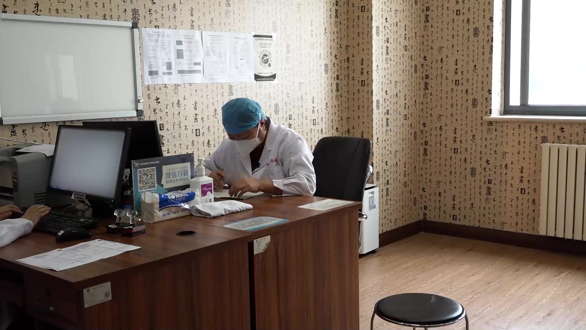 脾虚湿蕴湿热内阻：73岁焦虑患者服中药后腹泻的健脾清肠法