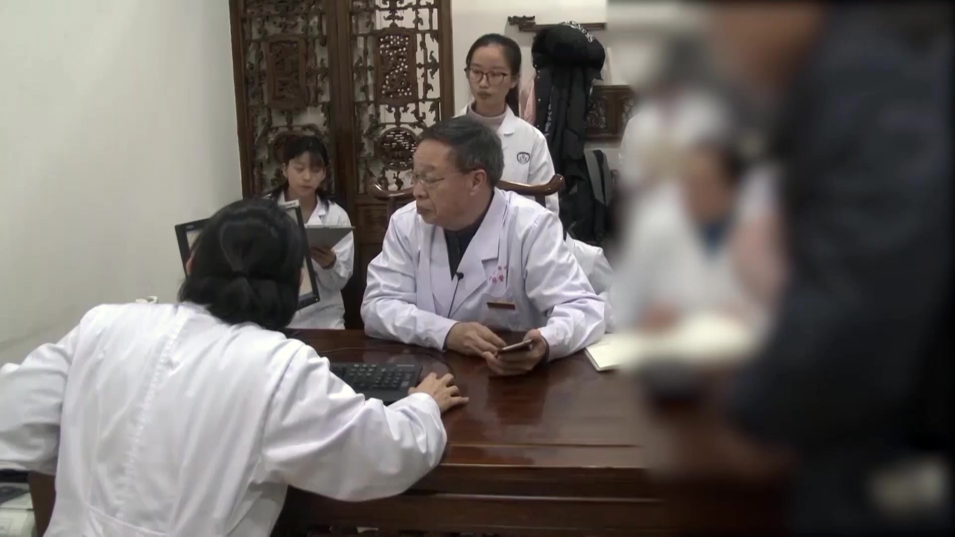 脾肾气虚卫表不固：82岁肾功能不全肌酐下降后喘促的益气固表法