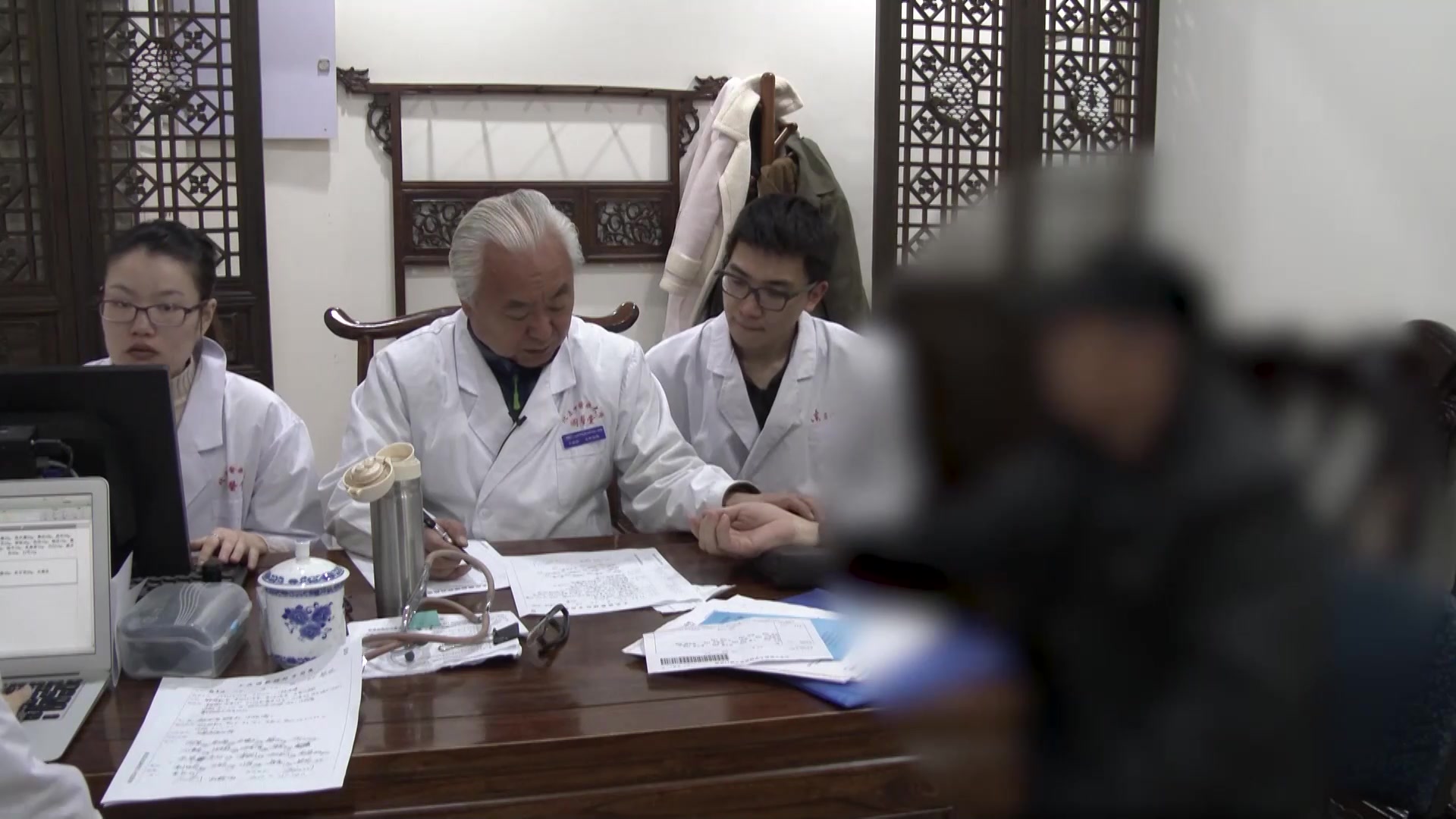 寒热错杂气机不通：57岁男性腹痛复诊之去天花粉加黄连黄芪法