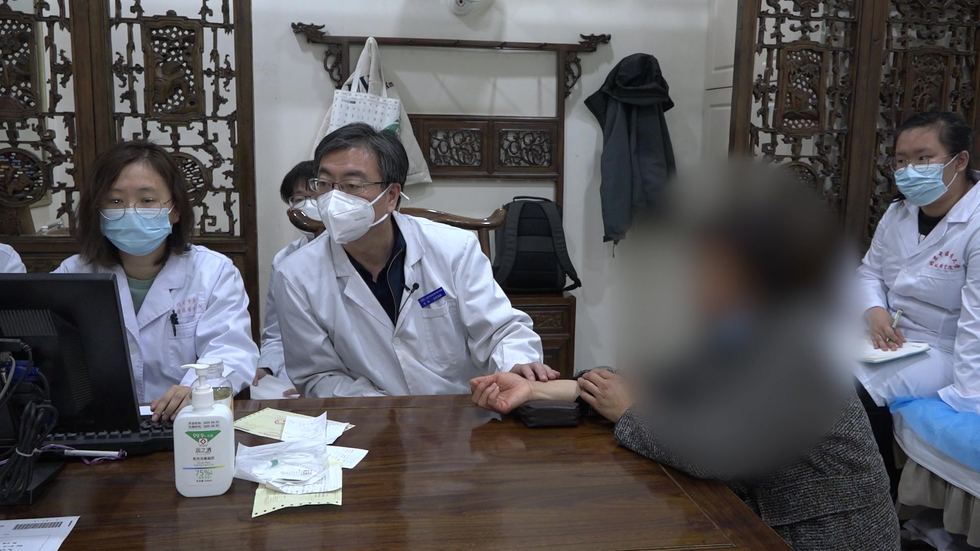 肝郁脾虚脾胃虚寒：49岁女性失眠愈后腹胀便溏的健脾温中法