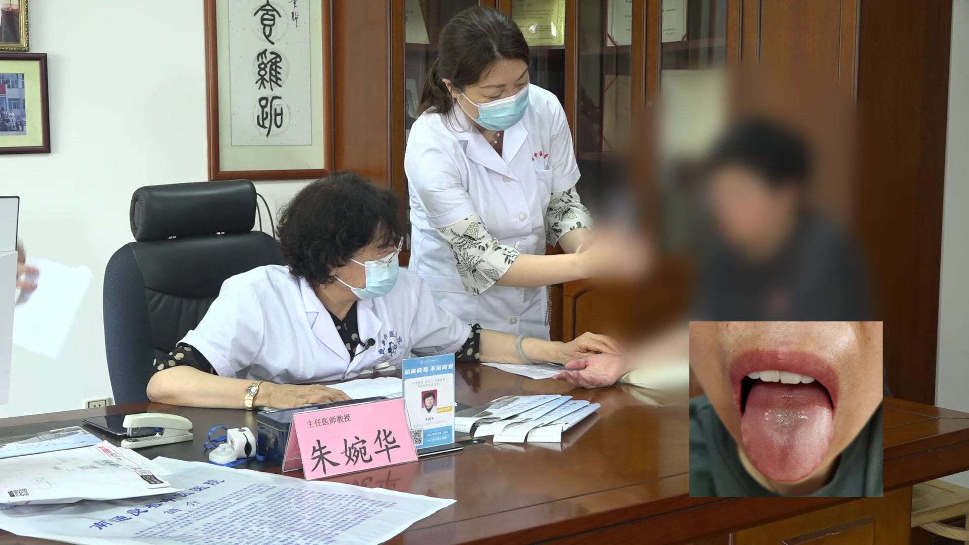 痹证：40岁女性类风湿关节肿痛反复，强调守法守方