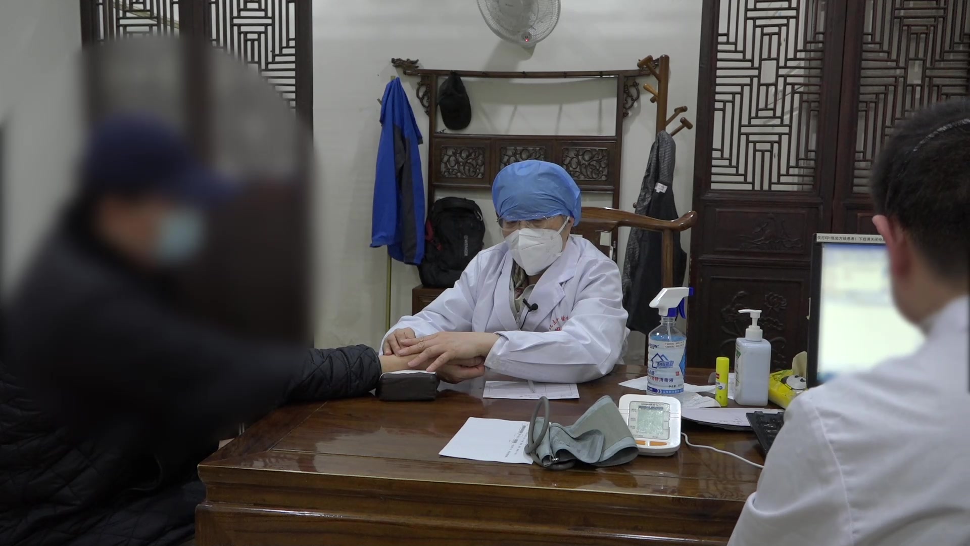 胆热痰扰心肾不交：65岁退休男性失眠伴咽喉异物的温胆汤法