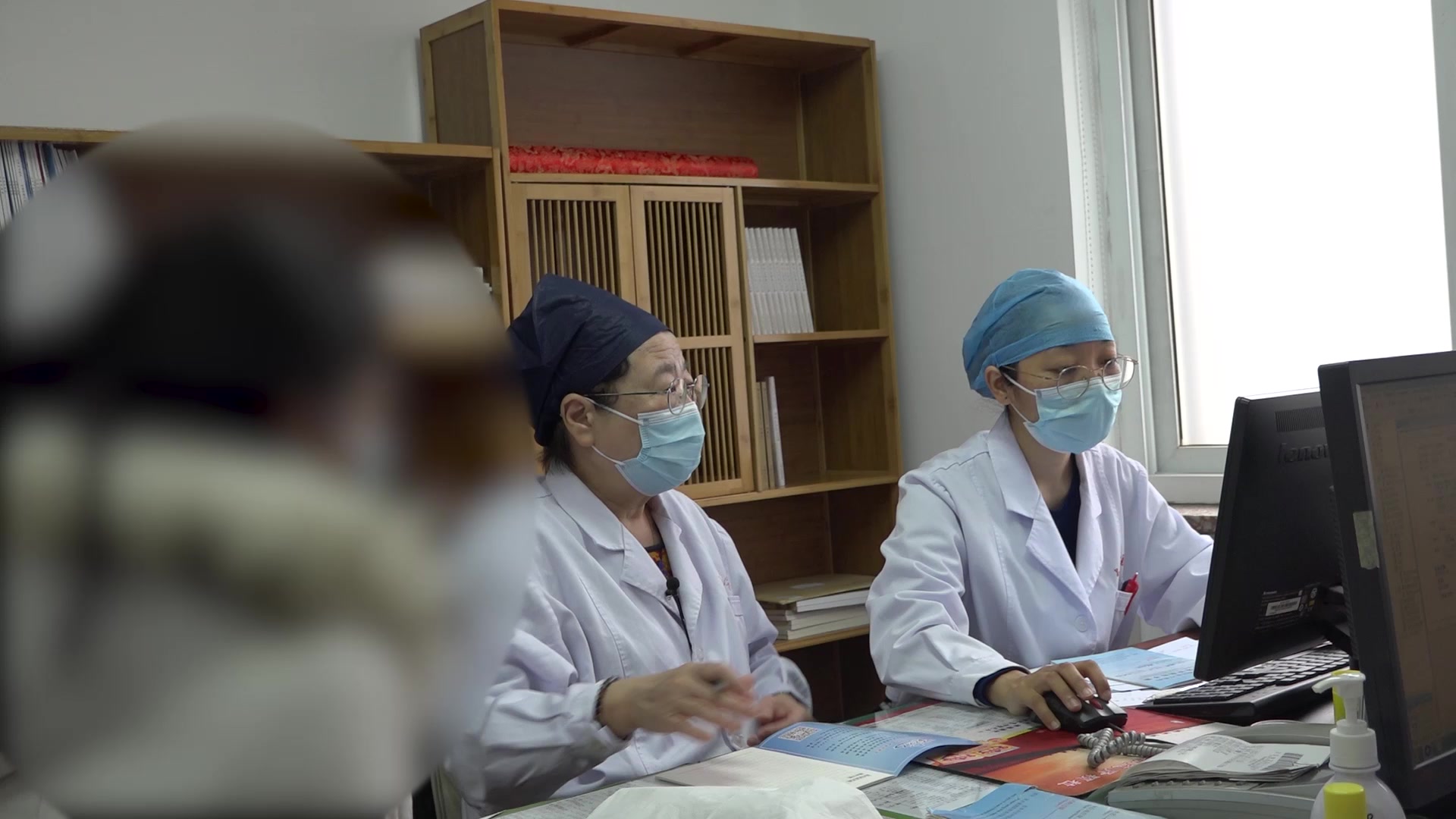 寒凝血瘀证：35岁未婚女性痛经小腹凉伴血块多的温经散寒法