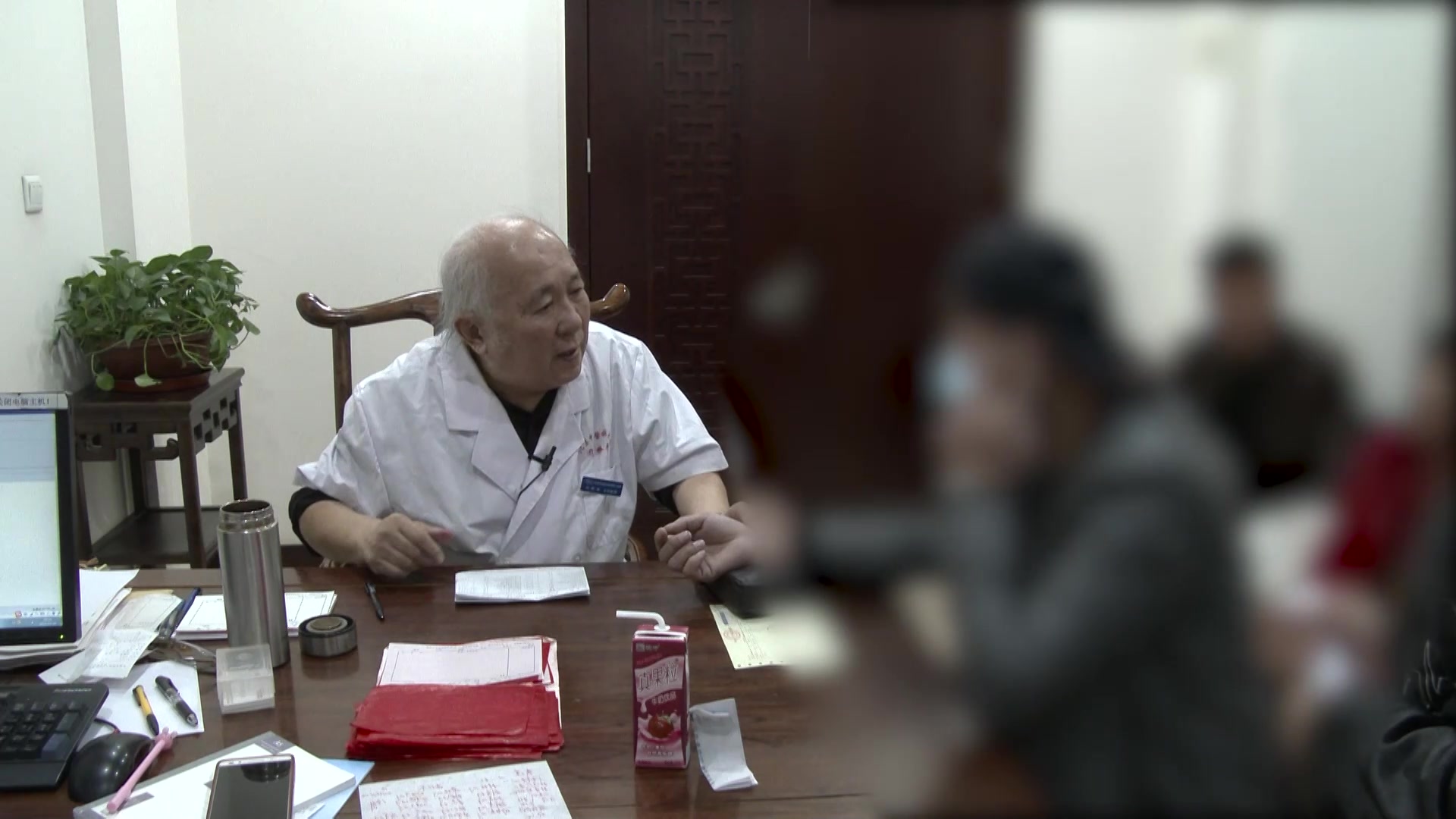 酒毒伤肝气滞湿阻：39岁男性右胁痛三年余的戒酒与疏肝健脾调理