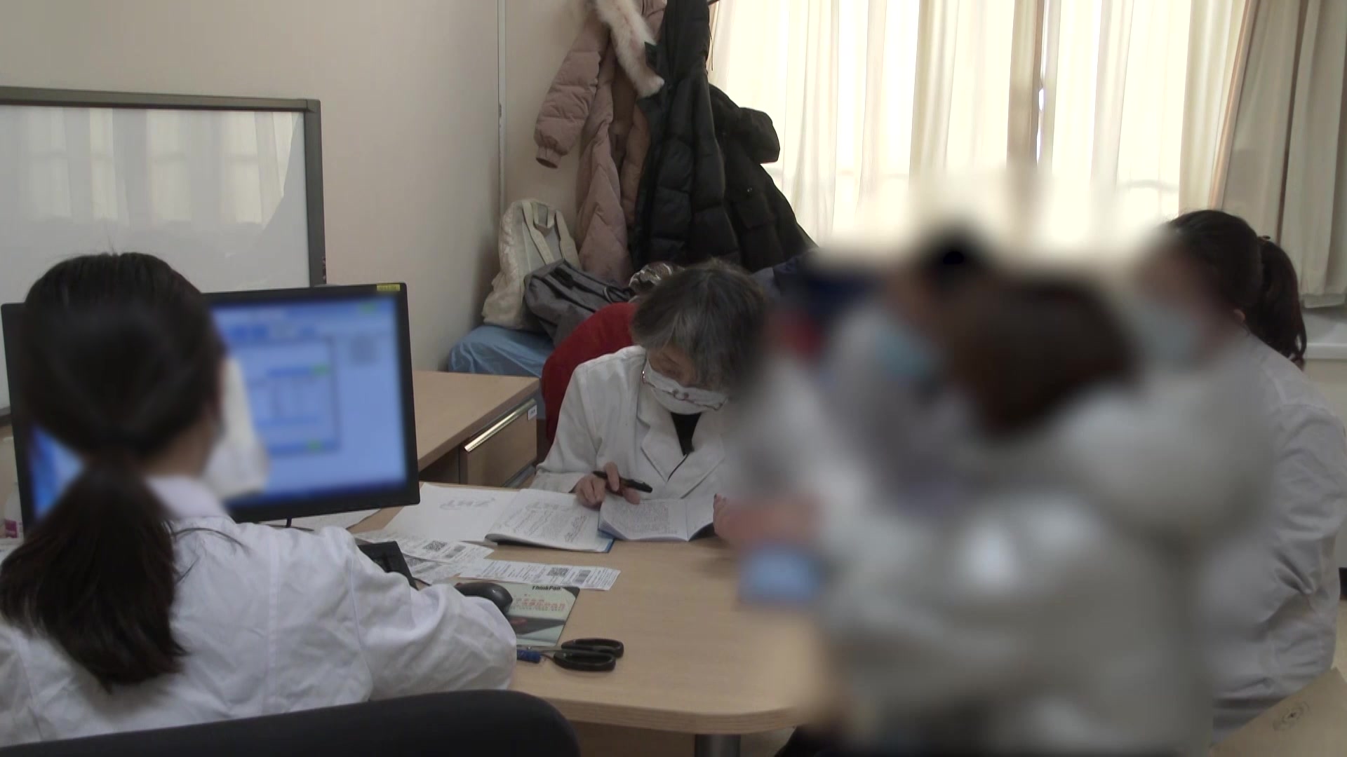 类风湿关节炎：42岁女性脚趾关节肿痛的中西医结合诊疗