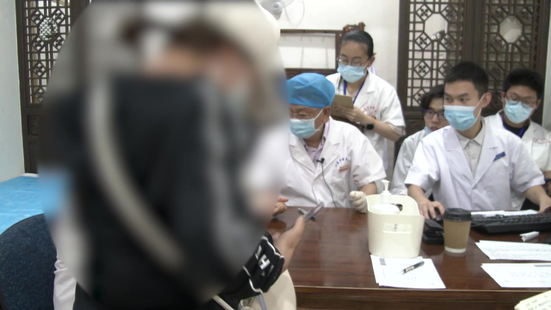 脾虚湿阻气滞血瘀：30岁女性便秘胃胀的健脾化湿行气通腑法