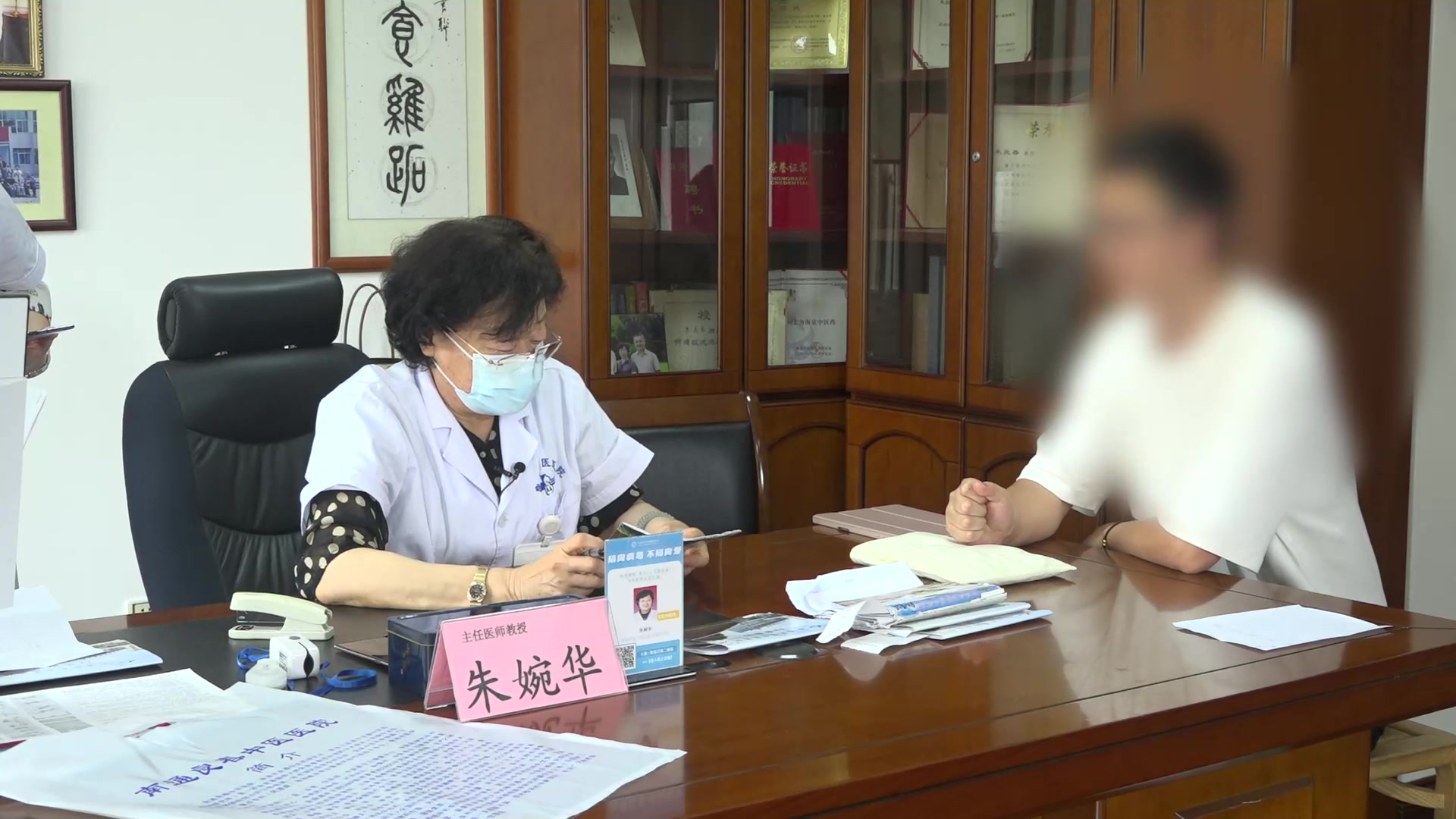 脾虚痰湿气郁化热：34岁甲状腺癌术后舌热痰多胃堵的扶正化痰法