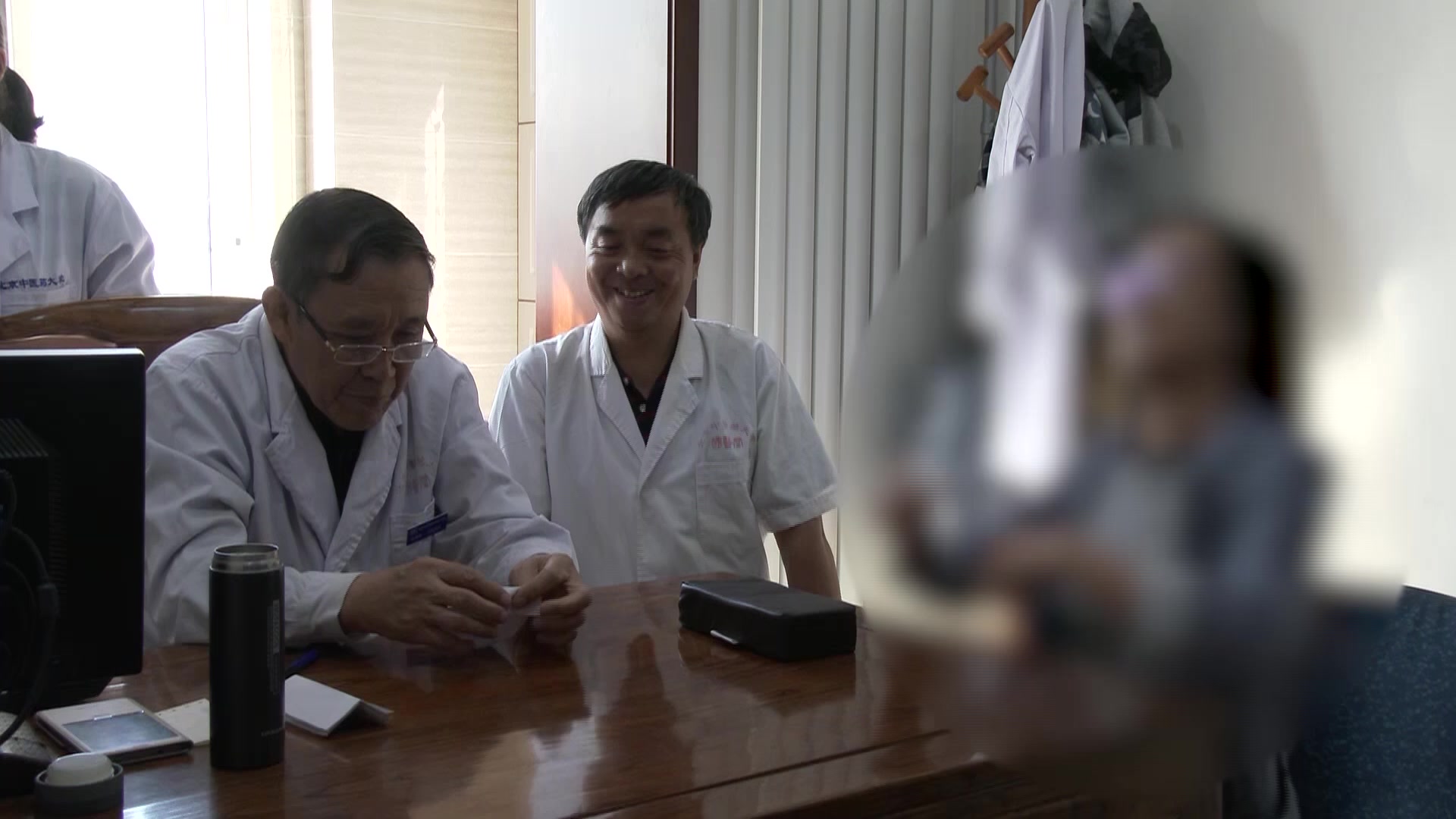 肝郁脾虚痰气阻滞：29岁女性甲状腺肿伴咽痰便溏的健脾止泻法