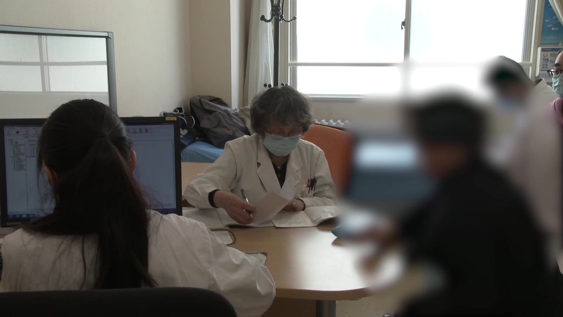 脾胃虚弱气机郁滞：48岁结缔组织病患者胃痛胀闷的顾护胃气与情绪调适