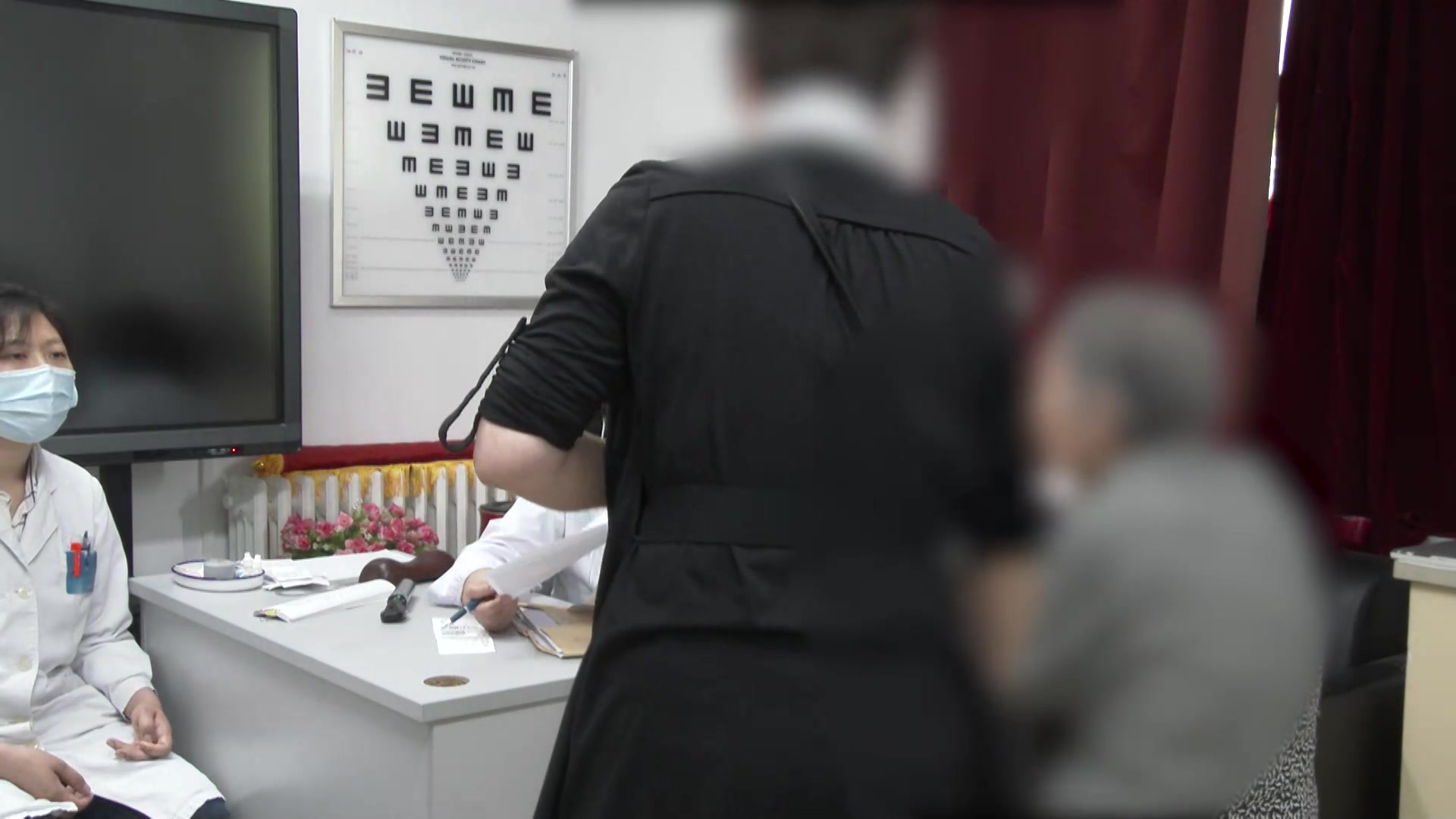 气虚血瘀清阳不升：88岁老妇右眼黄斑变性晨轻暮重的改善供血治验