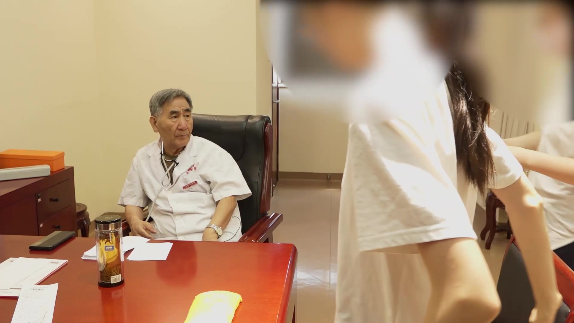 脾胃虚寒证：13岁女童纳少胃痛伴便秘的温中健脾与捏脊推拿