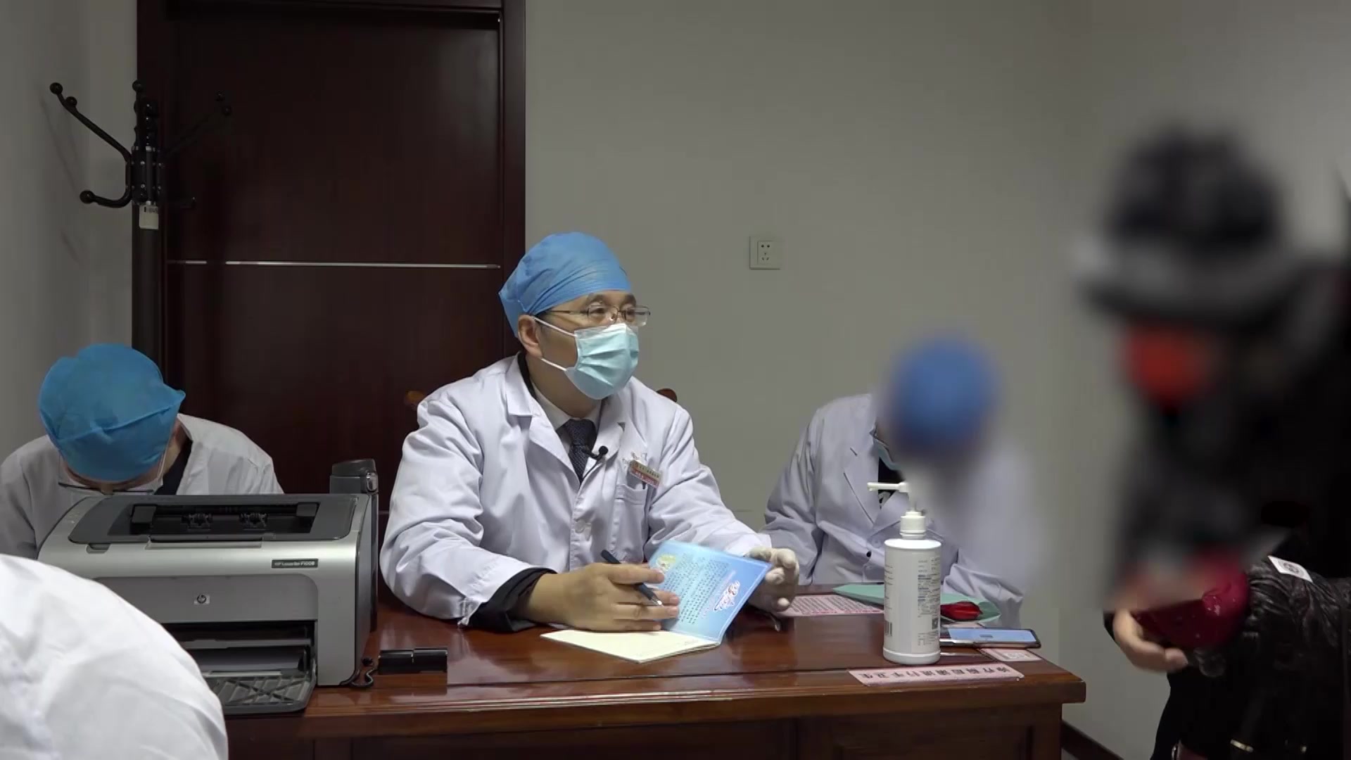 脾肾亏虚湿瘀内阻：59岁肾病综合征水肿消退后蛋白尿的健脾固精活血法