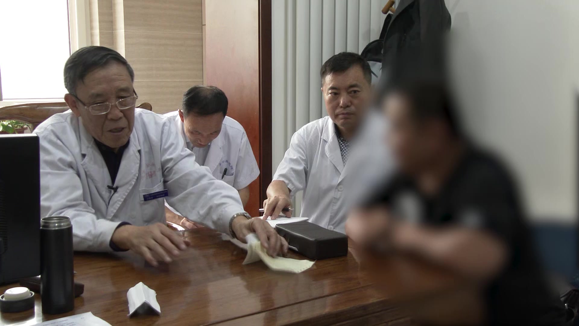 寒热错杂痰湿内阻：37岁男性高尿酸肥胖的辛开苦降分消法