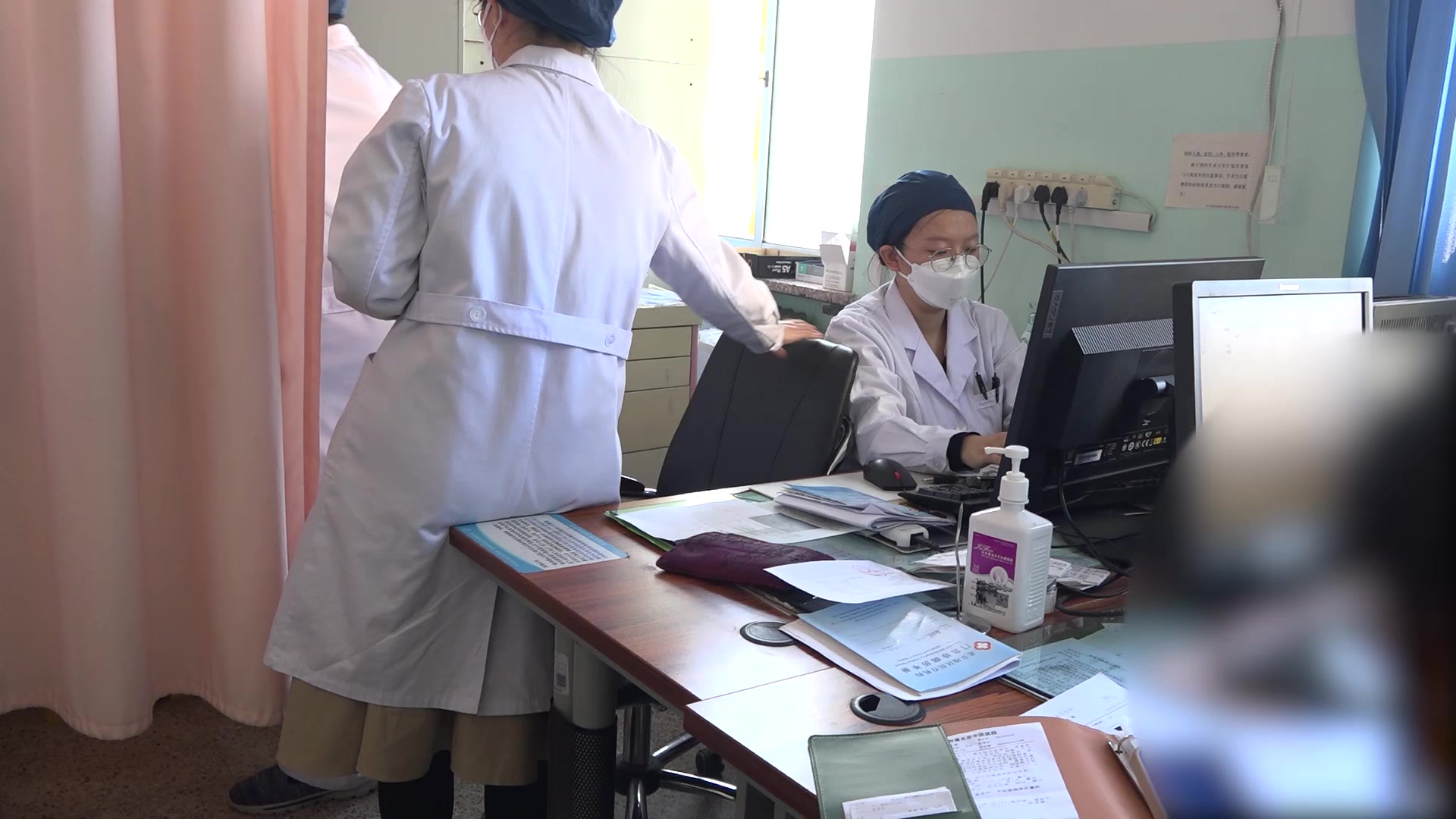 肾虚湿热证：46岁女性HPV阳性不规则出血的益肾清热调冲法