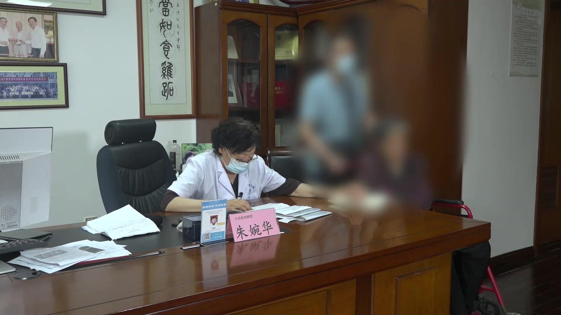 肾阳虚湿浊内蕴：77岁腰椎压缩性骨折疼痛的温肾化湿法
