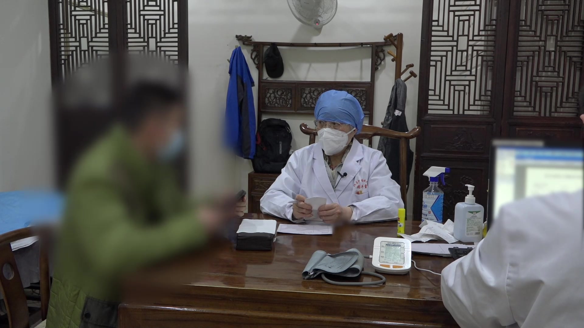脾虚湿滞心肾不交：49岁女性便秘20年伴腹胀失眠的健脾通腑安神法