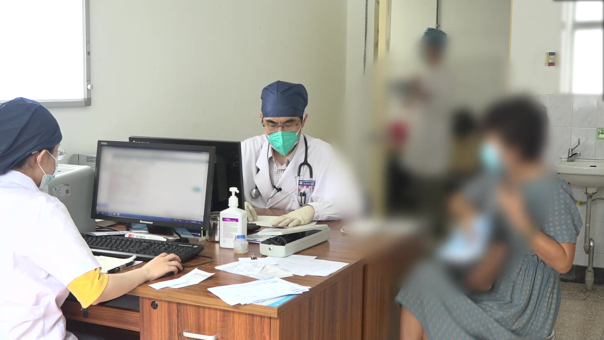 上热下寒痰湿内阻：76岁心悸失眠患者的清上温下健脾安神法