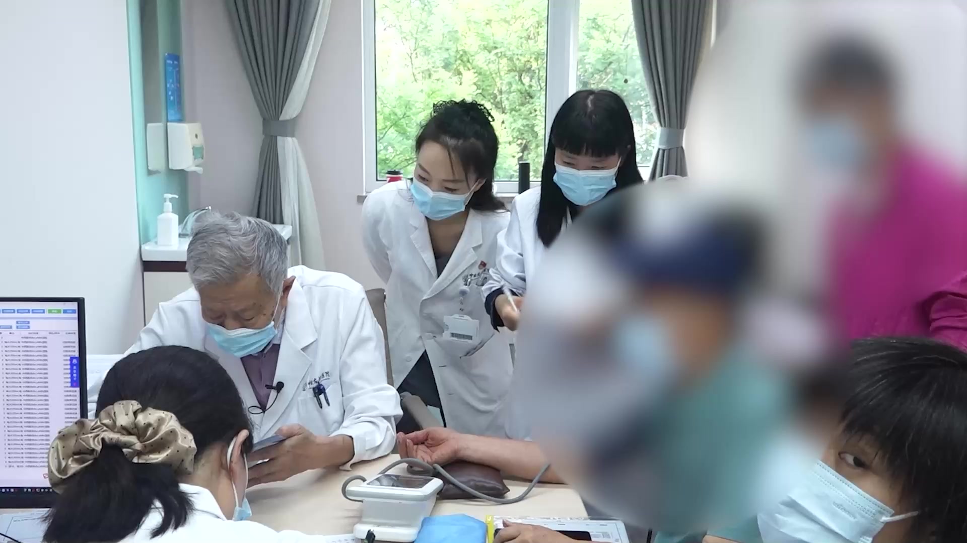 气阴两虚心脾失和：76岁男性频发室早的炙甘草汤合半夏泻心汤调治