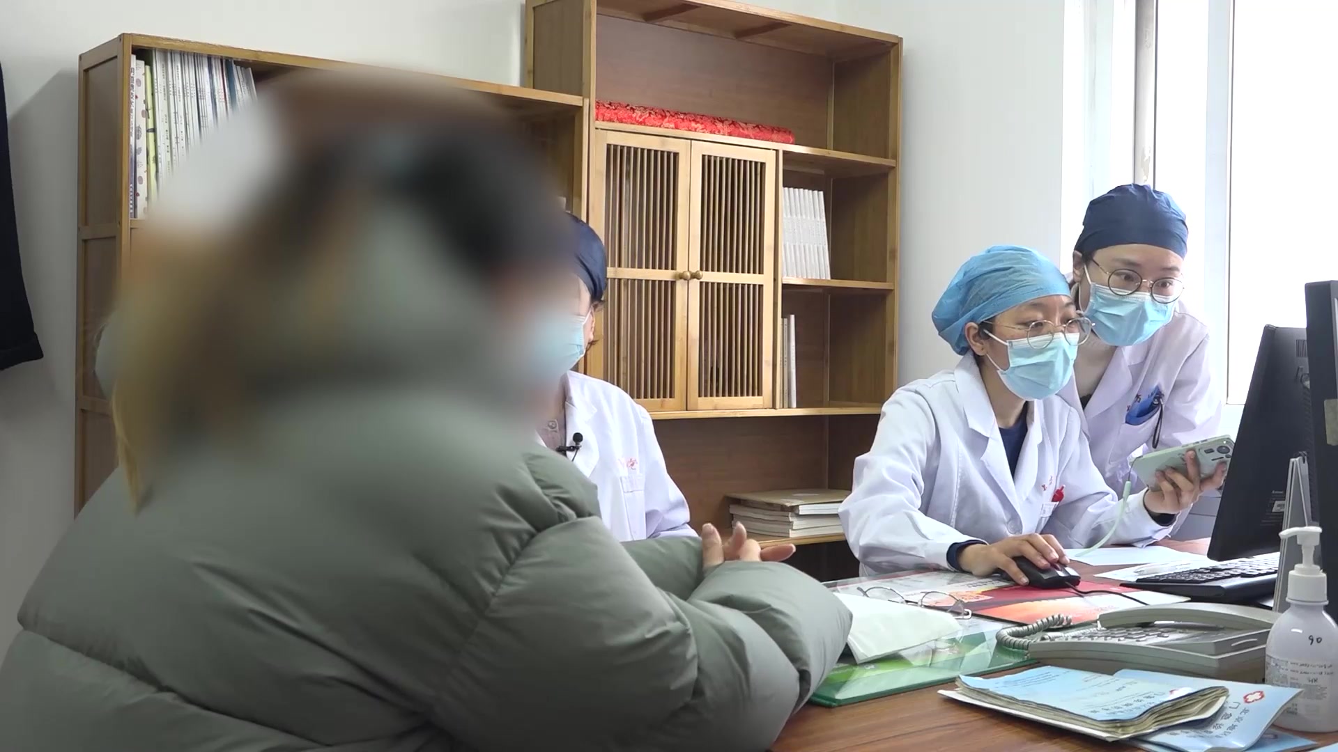 脾肾两虚湿毒下注：27岁人流术后混合性阴道炎的内外合治
