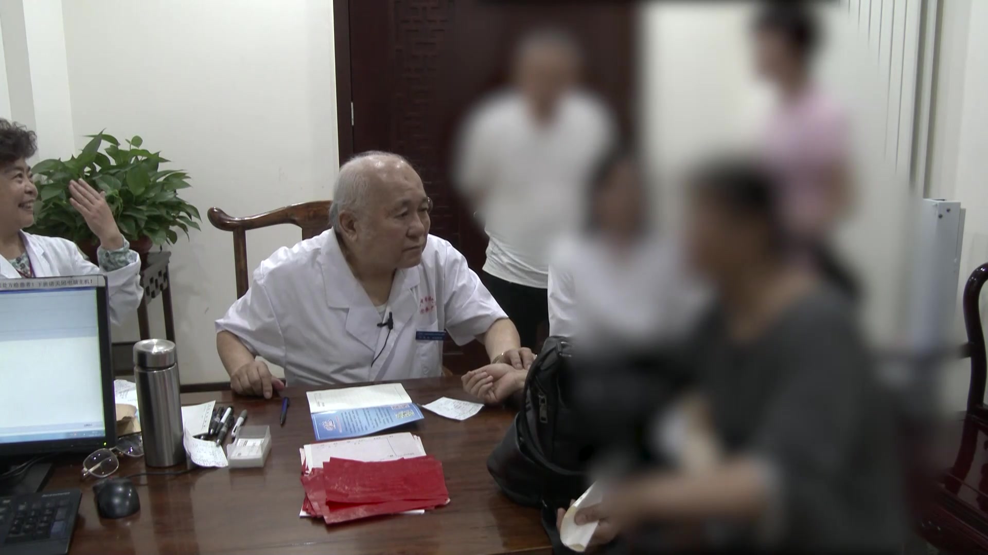 肝郁阴虚火旺：49岁女性咽异物感下肢凉之上热下寒疏肝养阴法