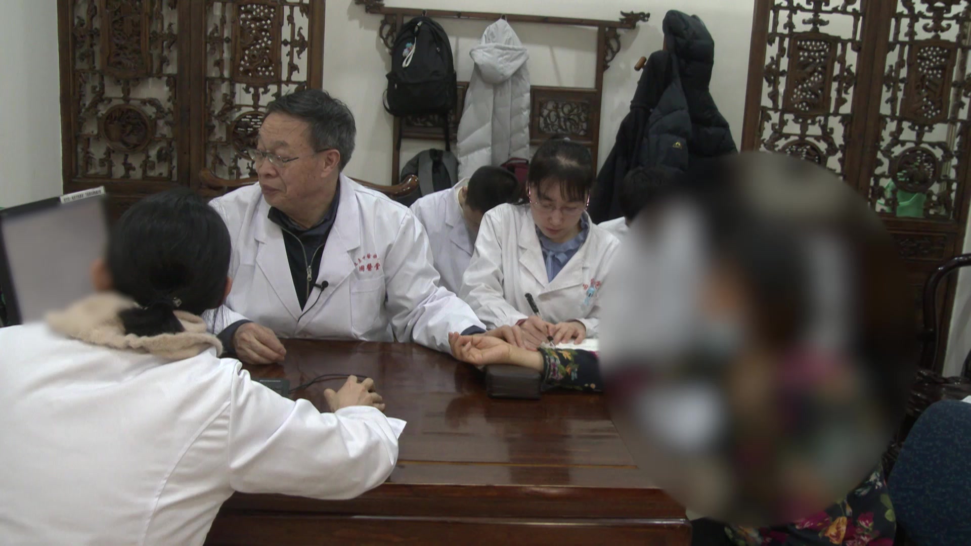 脾肾亏虚湿浊内蕴：54岁女性肾功能不全面黄乏力的健脾益肾利湿法