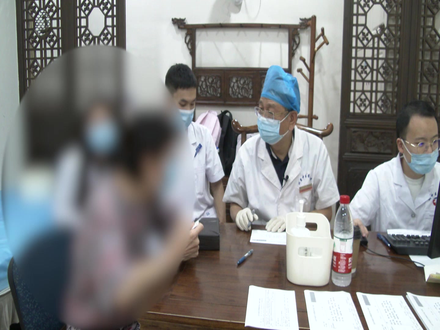 肝郁脾虚阴虚火旺：63岁女性失眠伴胁胀便溏的滋阴调肝法