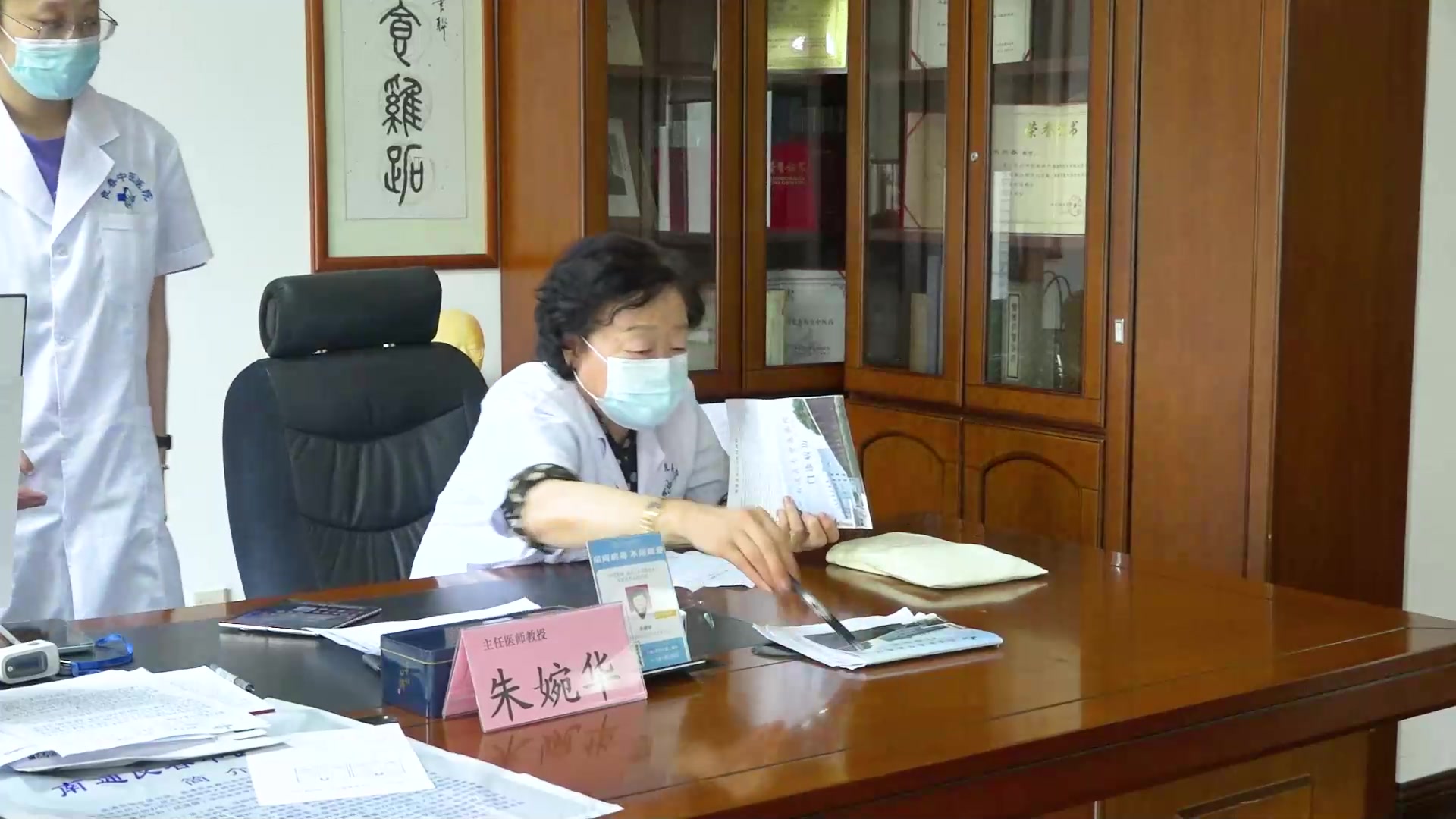 湿热痹阻低尿酸性痛风：35岁男性反复足趾疼痛的痛风颗粒试治