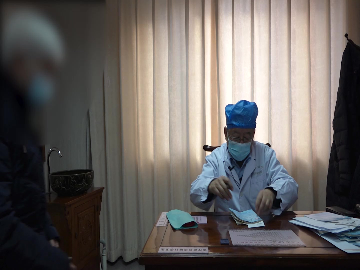 三焦壅塞气虚血瘀：68岁女性周身游走痛与气机失降的调畅气机法