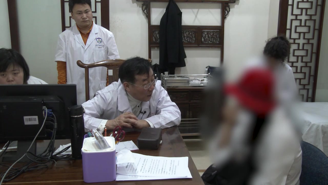 肝火扰心肠胃积热：22岁癫痫女患者梦呓便秘的针药并治