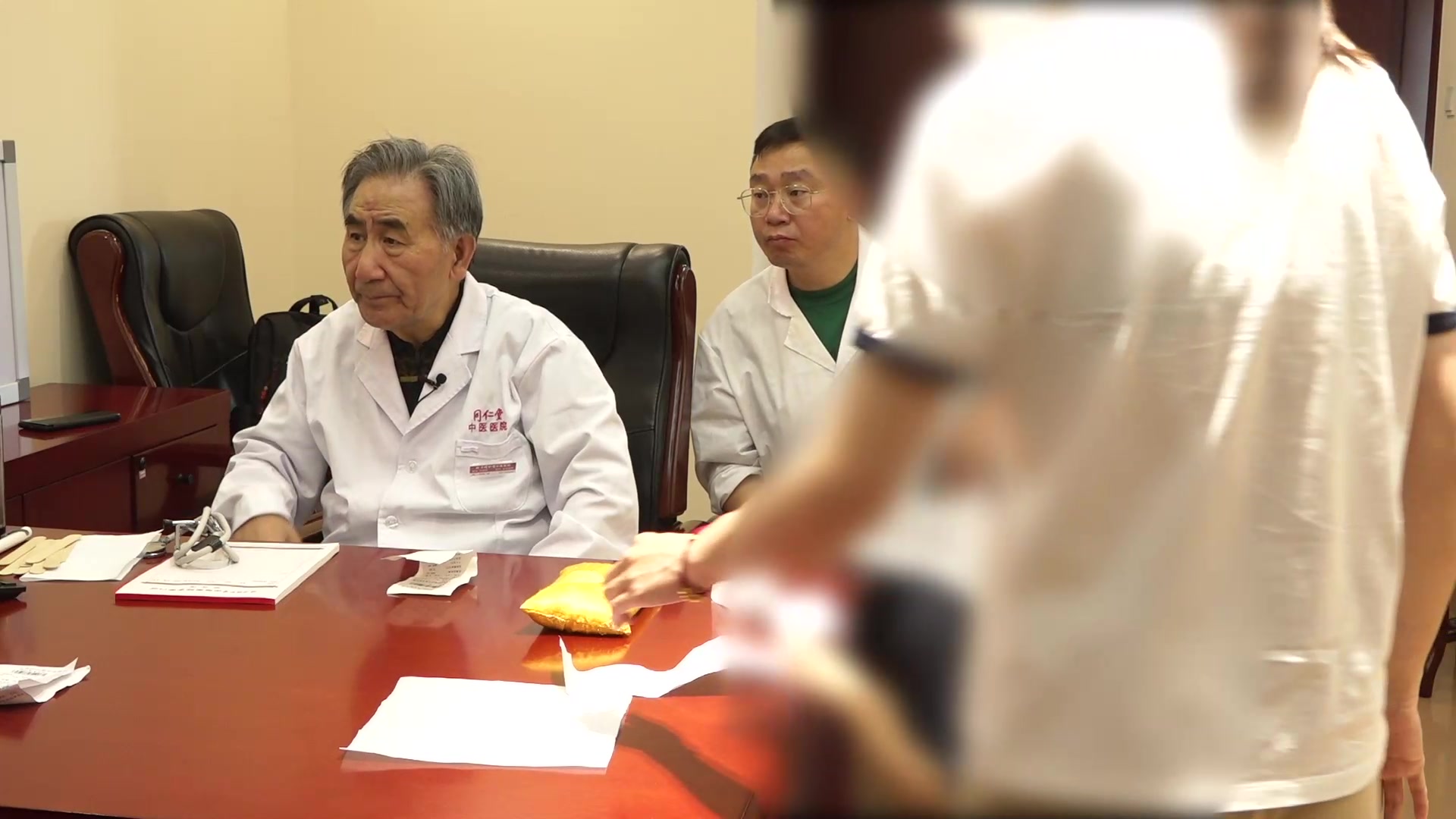 风热犯表：4岁儿童湿疹瘙痒伴鼻痒的疏风清热凉血法