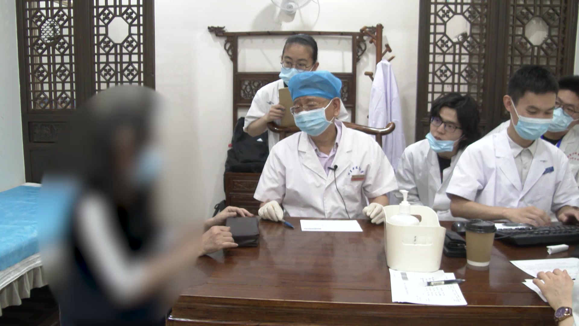 肝肾亏虚虚火上炎：62岁红斑狼疮患者肢体麻木咽痛的调方思路