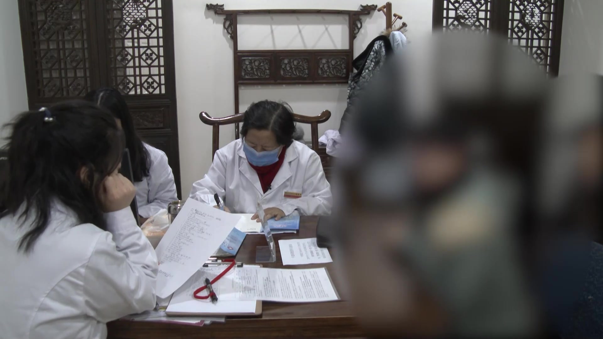 肝郁化热脾虚湿蕴：21岁女大学生闭经2月伴盗汗急躁的疏肝清热健脾调经法