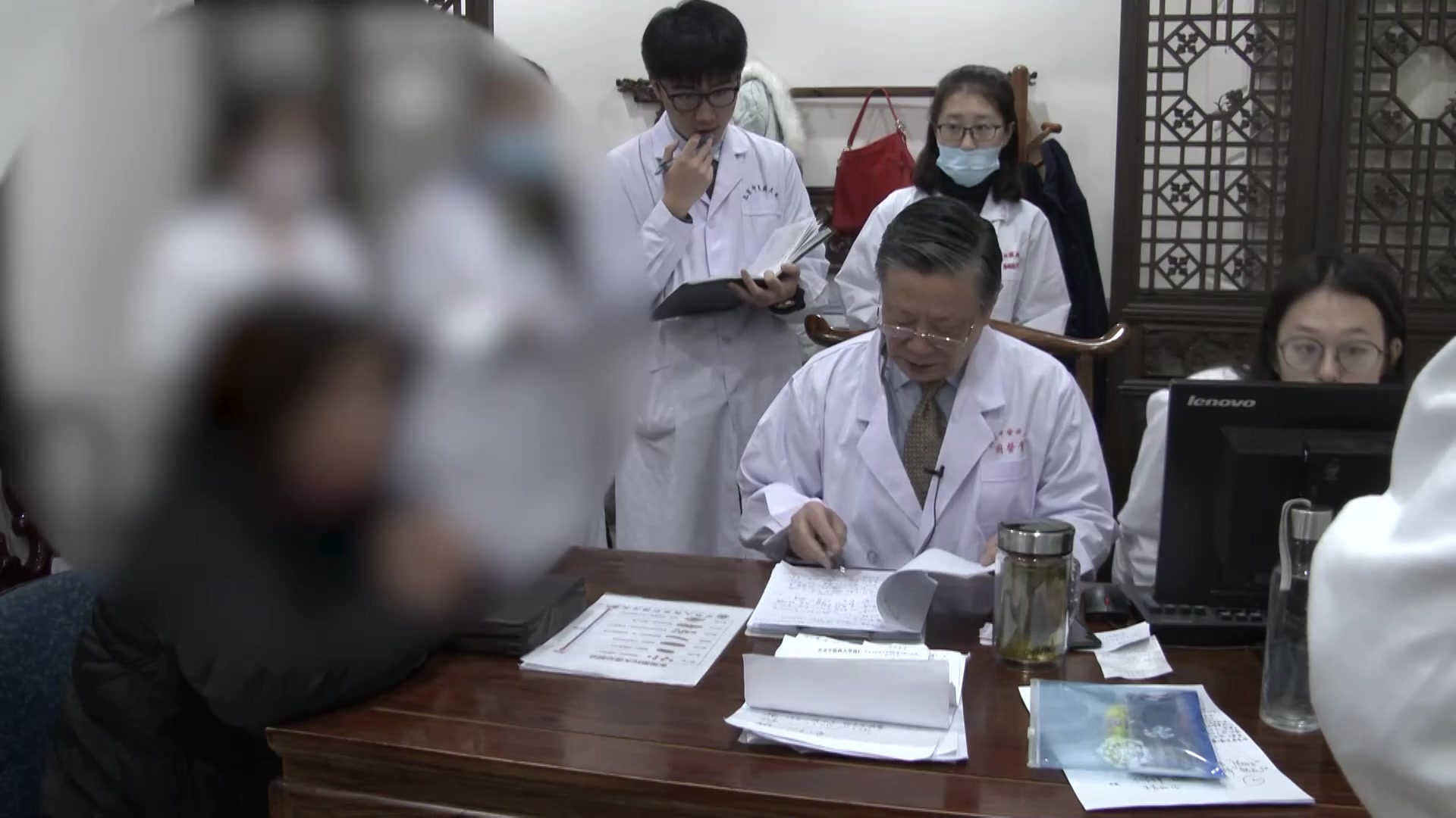 肝肾阴虚：45岁女性月经闭止伴潮热汗出的滋阴止汗法