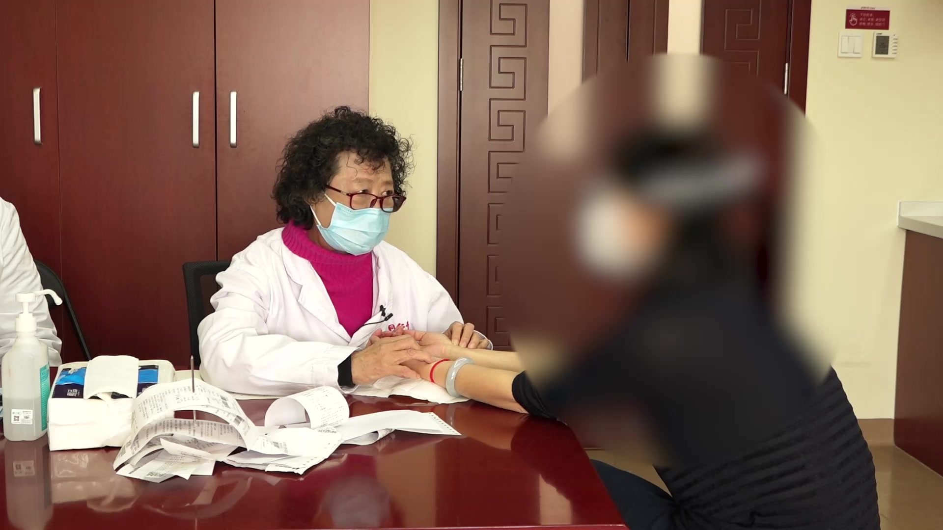 肝肾阴虚虚火上扰：47岁女性围绝经期失眠烘热的滋阴清热法