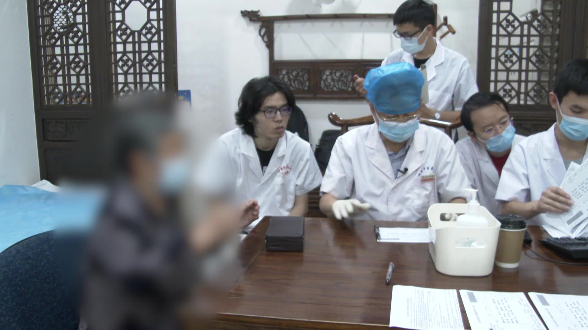寒热错杂阳虚肝郁：75岁女性畏寒骨冷失眠的温阳调气血法