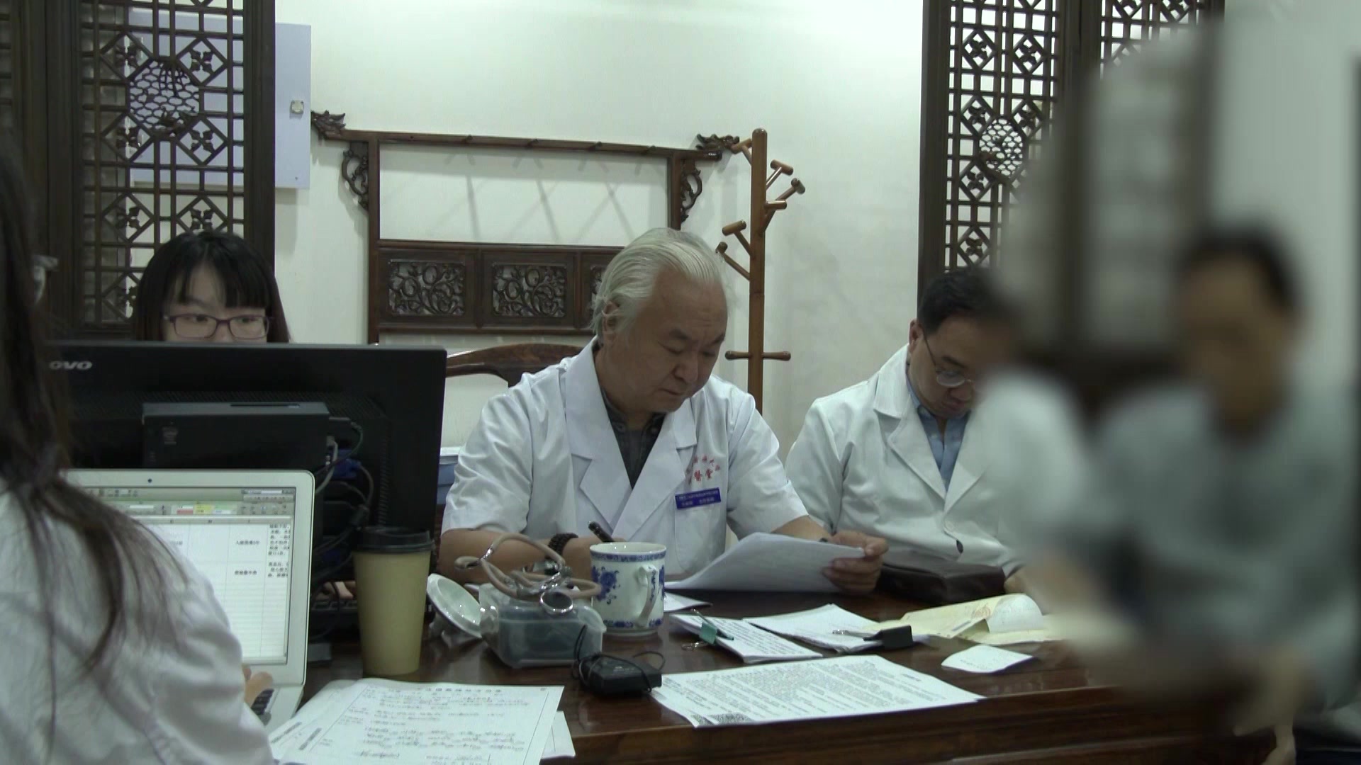 肝胆湿热瘀阻：61岁男性黄疸胸腹水湿疹的利胆退黄法