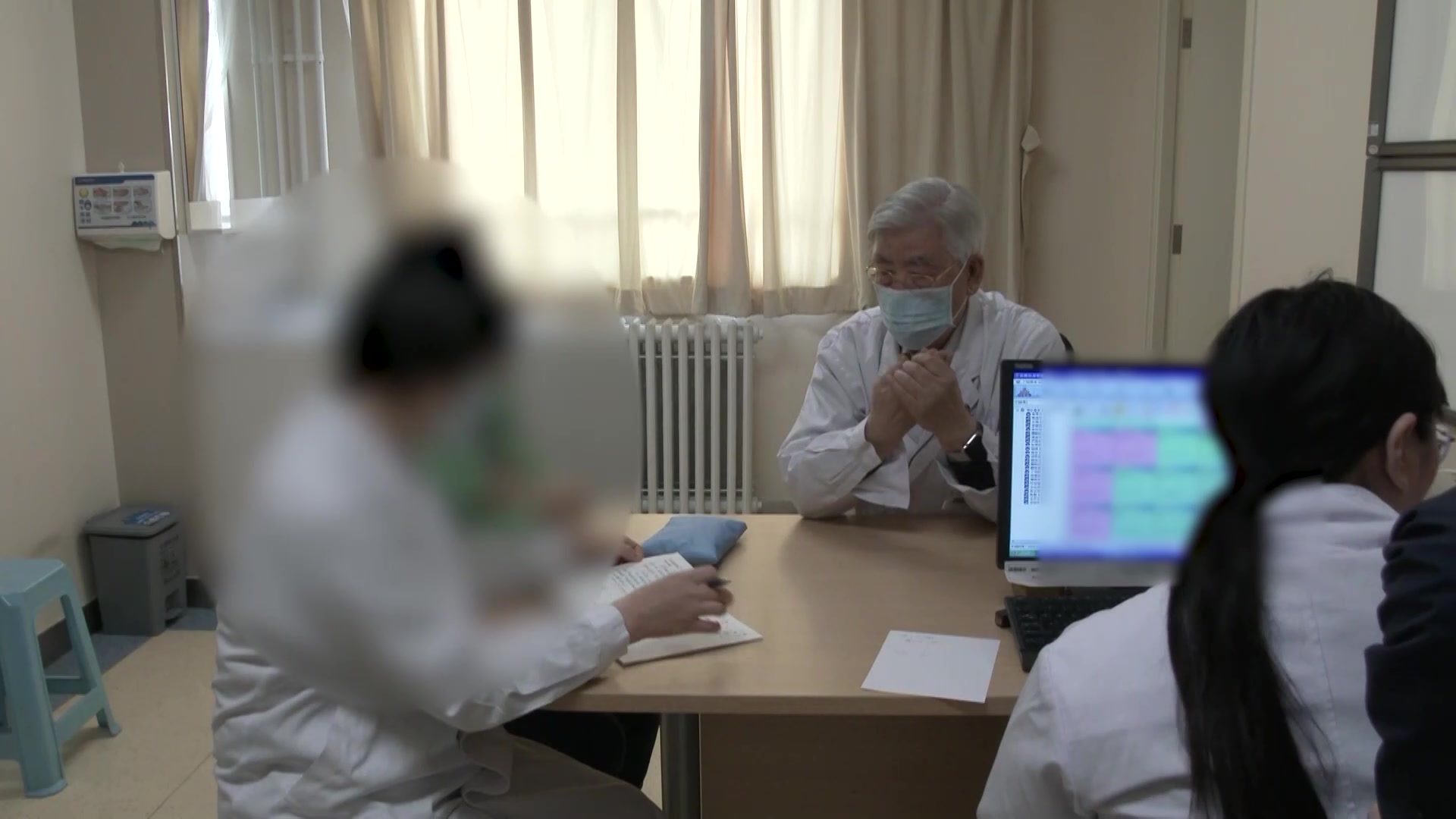 气阴两虚气机不畅：64岁女间质性肺病守方加减的长期整体调治