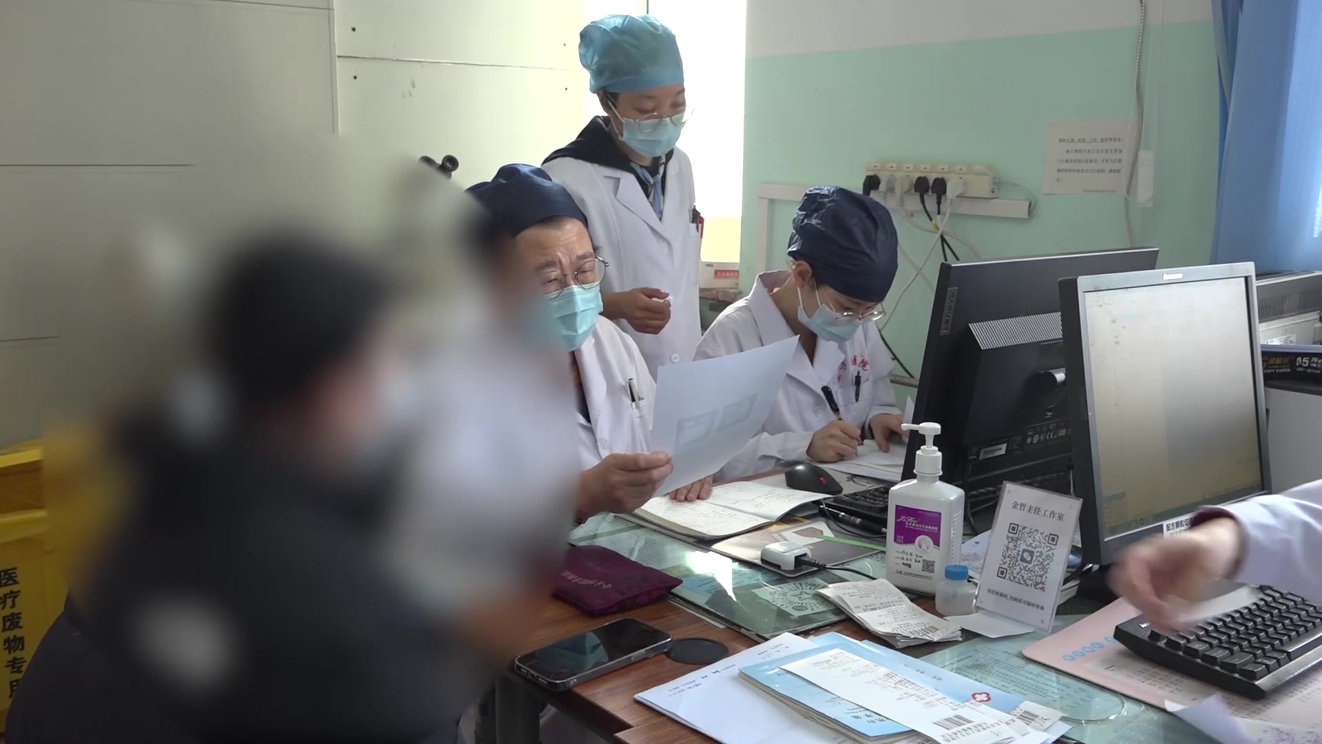 湿热瘀阻，脾肾两虚：22岁闭经伴痤疮的清热通经兼补肾健脾法