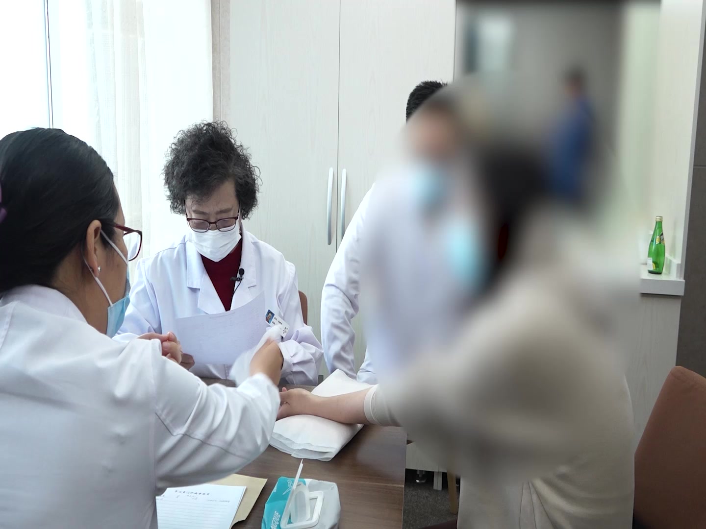 外感风寒内蕴湿热：36岁哺乳期女性发热咳嗽的中药解表化湿法