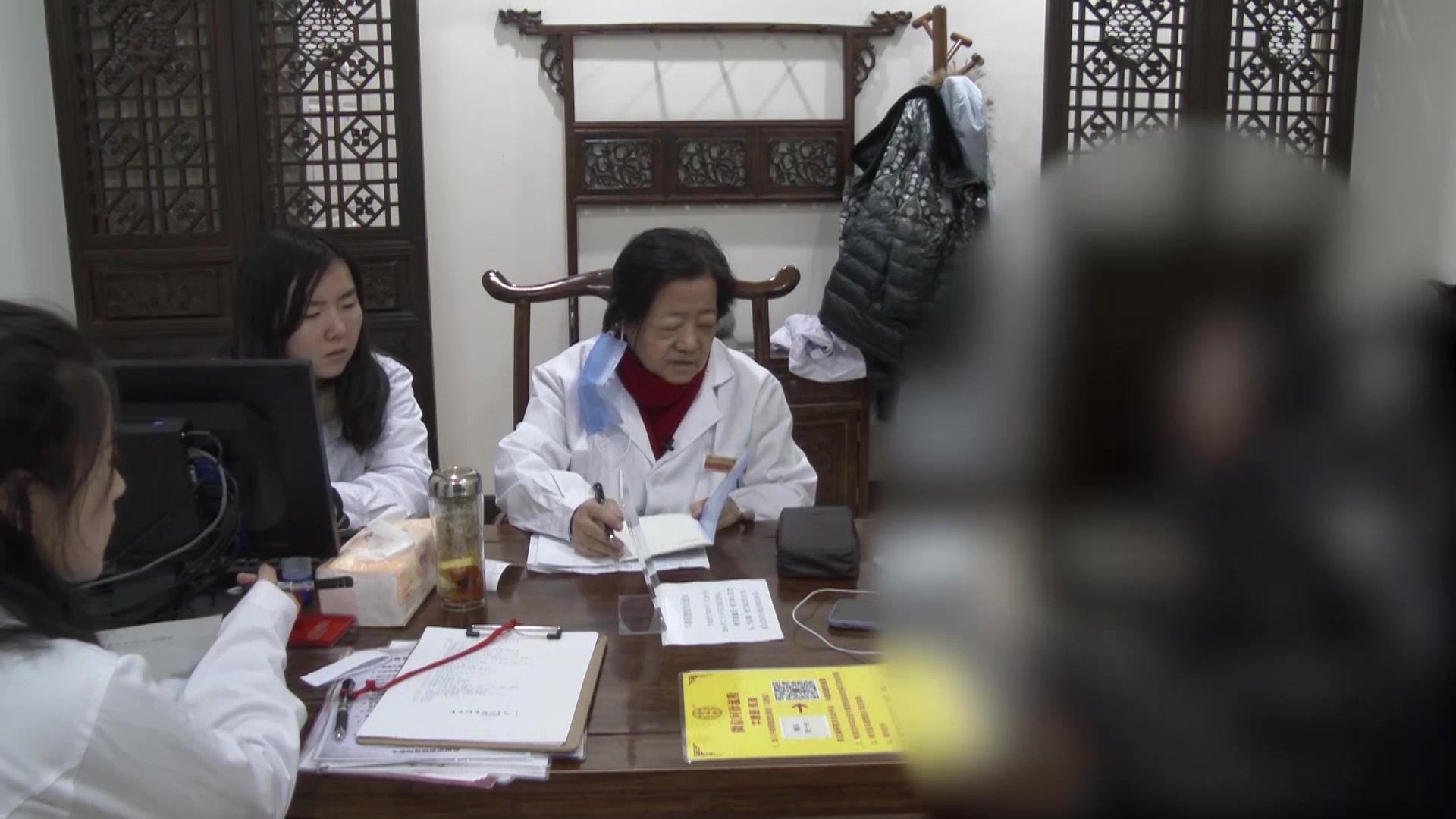 冲任失调：21岁女生月经后期痛经的颗粒剂调经法