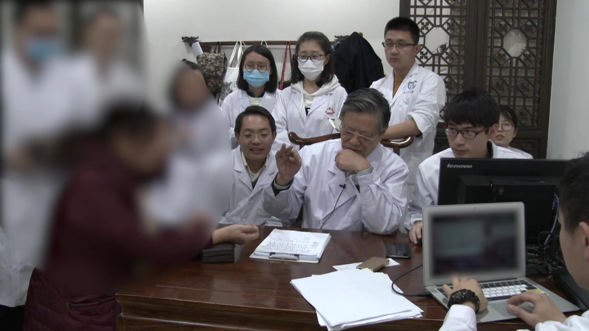 阳虚水泛证：54岁女性怕冷水肿腹痛的温阳利水法