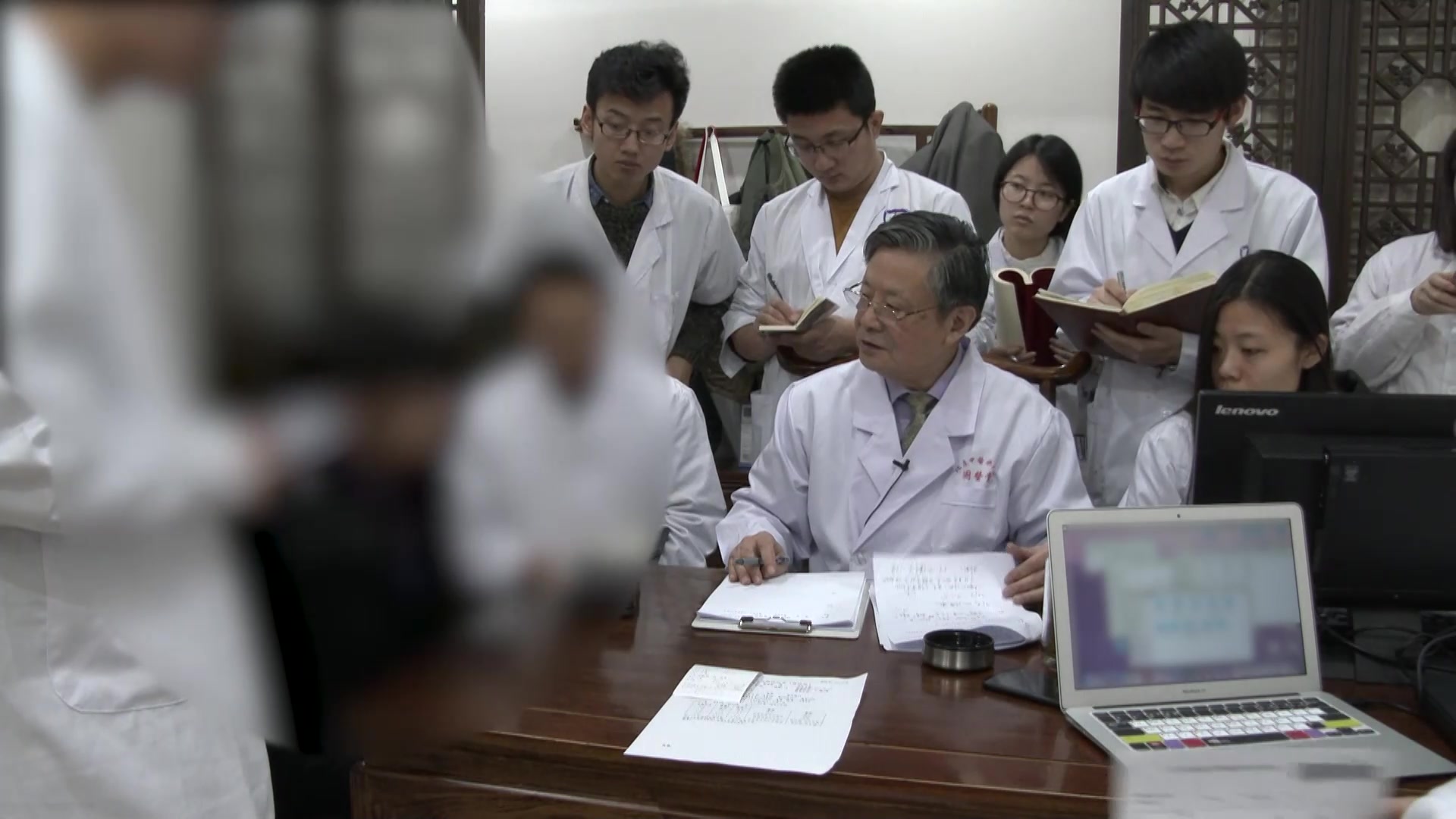 哮喘缓解期巩固：19岁男性感冒诱发喘憋的间断服药控制复发
